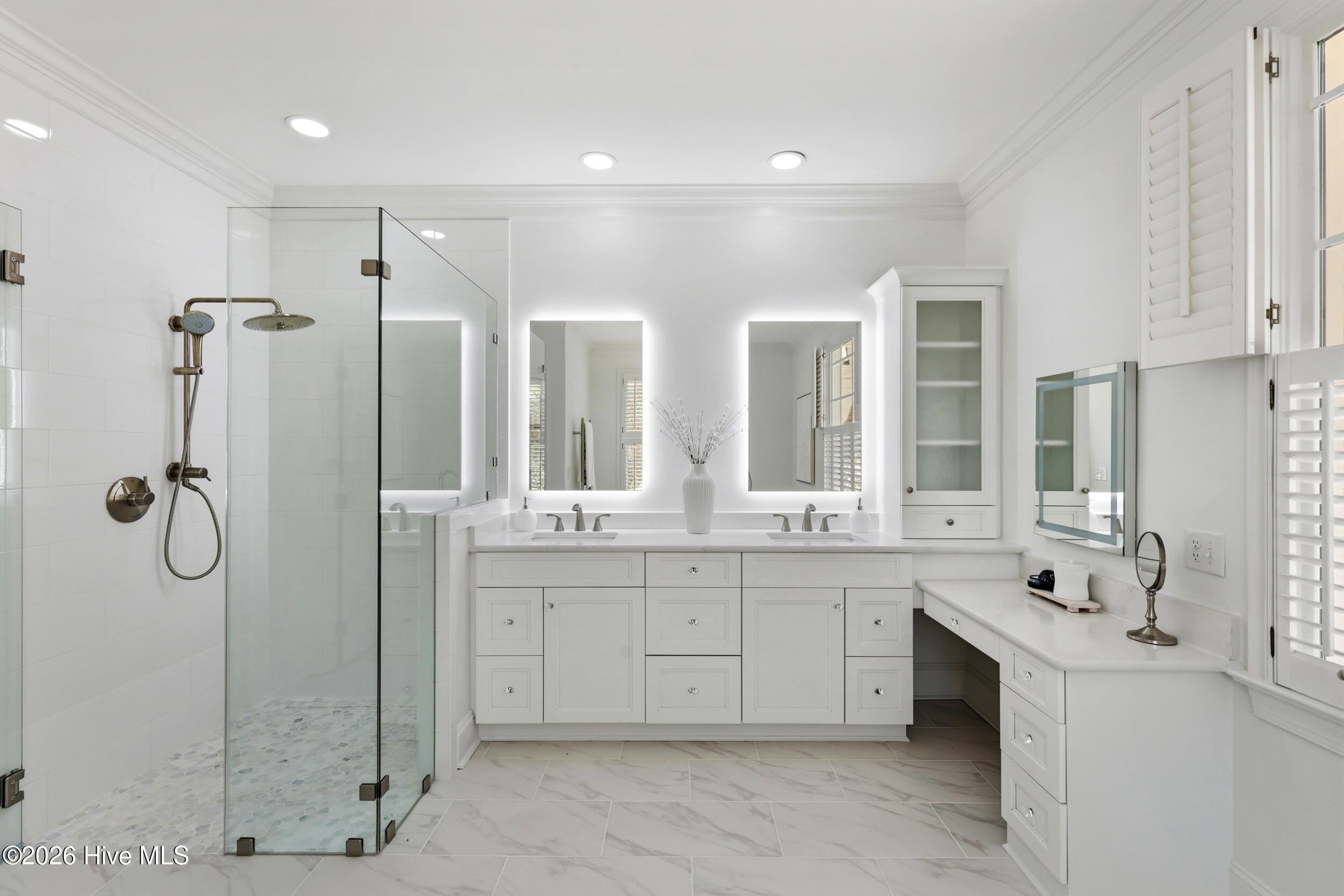 100540721 | Photo 38