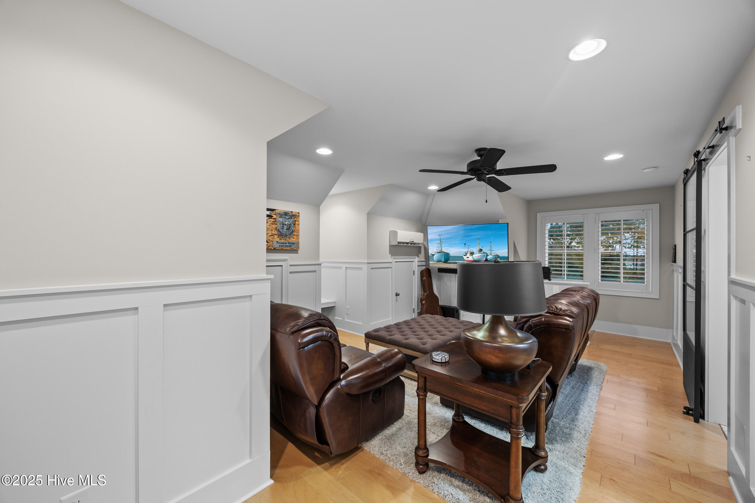 100570509 | Photo 66