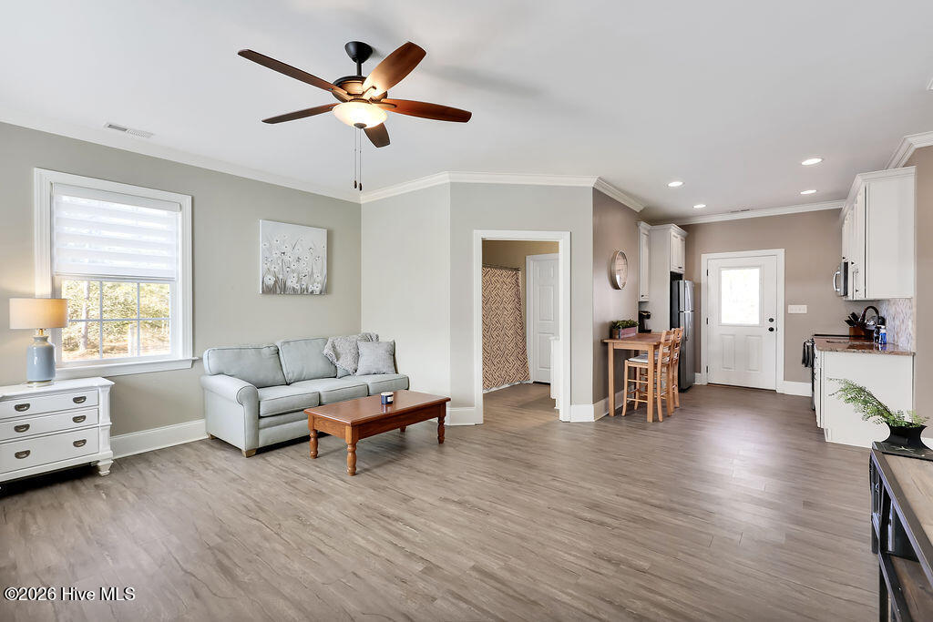 100547742 | Photo 35