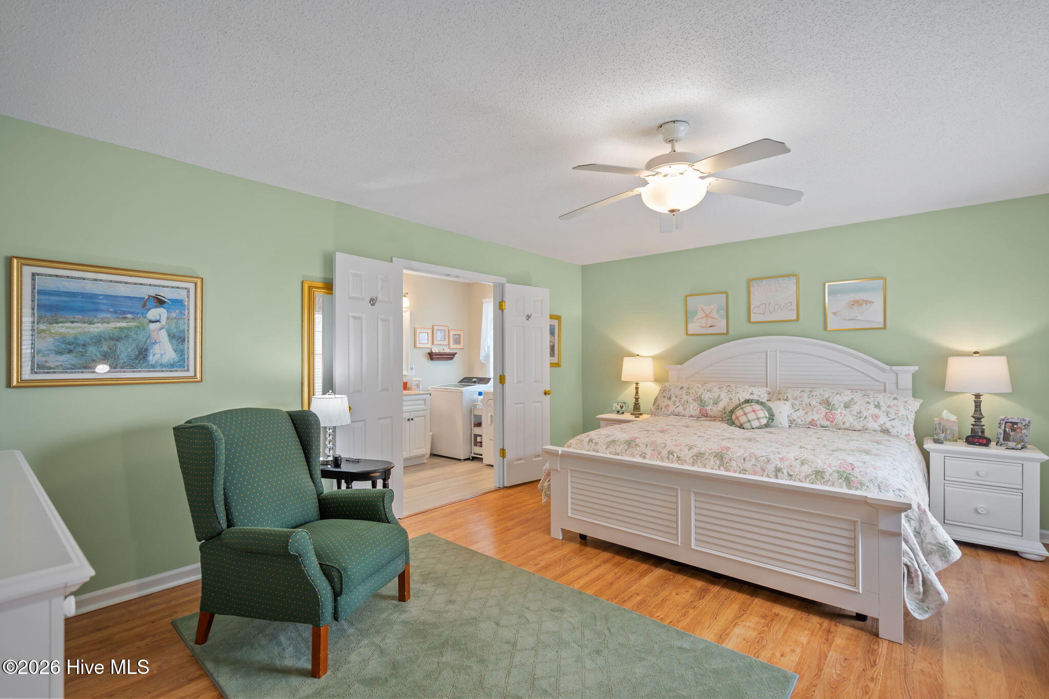 100557863 | Photo 27