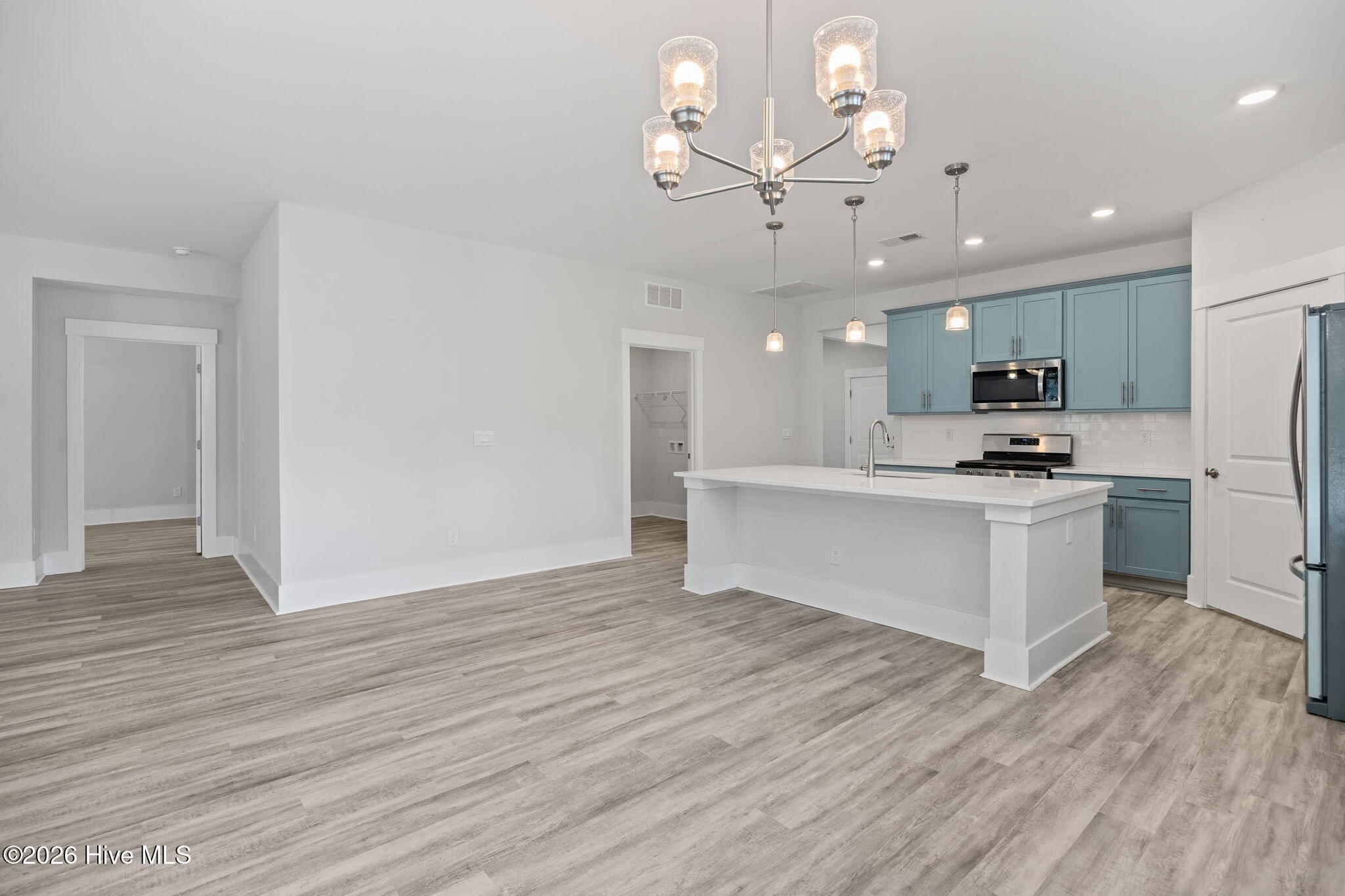 100563130 | Photo 21