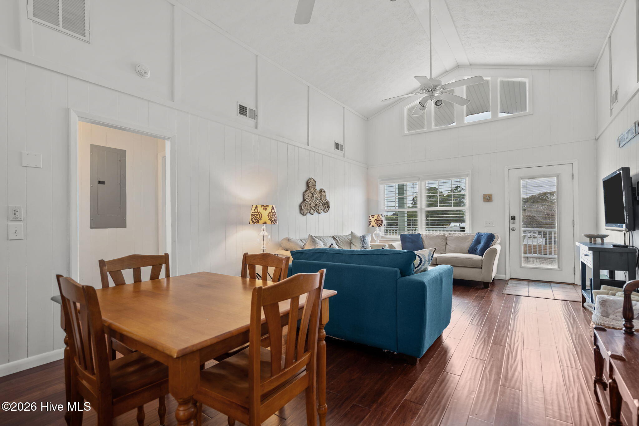 100543033 | Photo 13