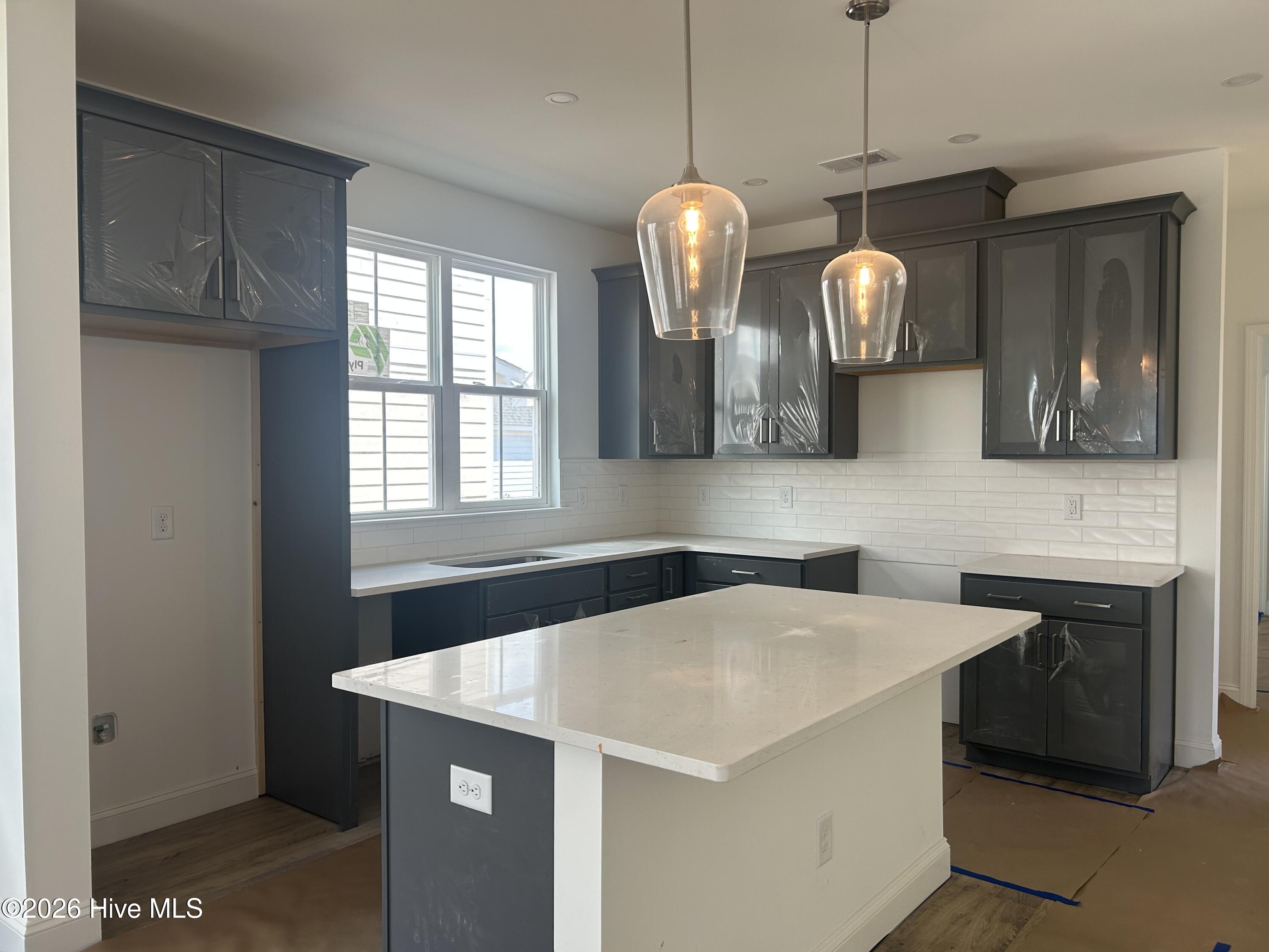 100558697 | Photo 10