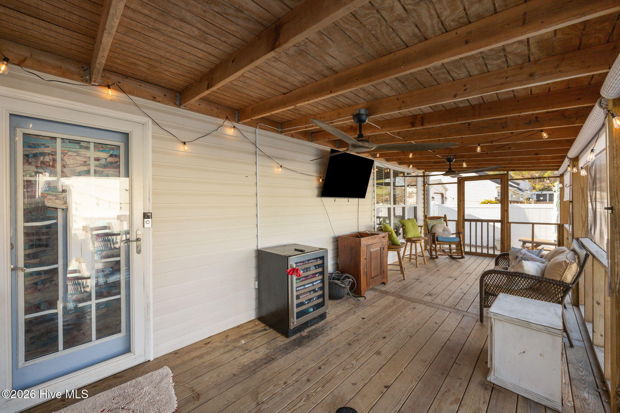 100548073 | Photo 38