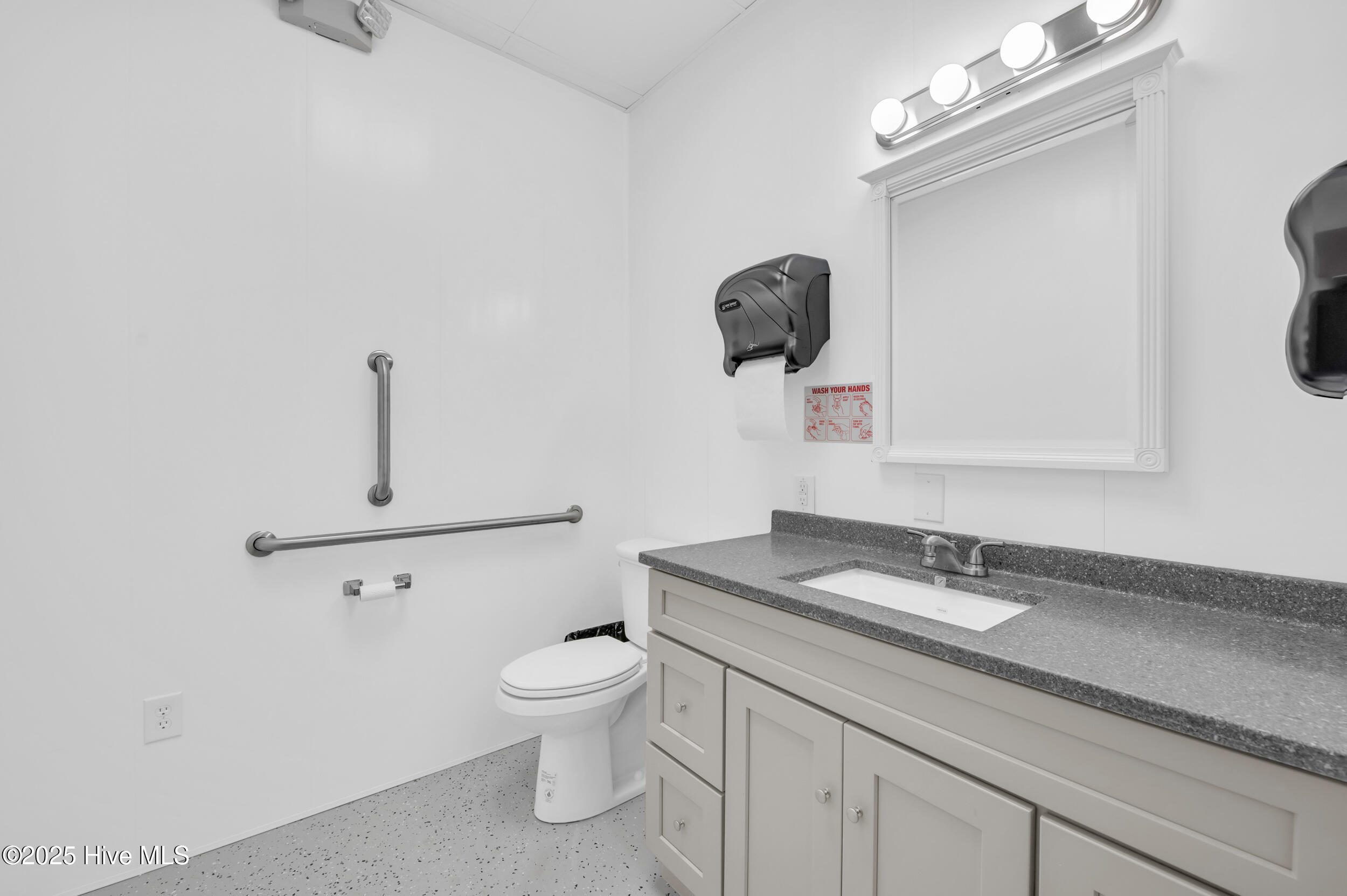 100532115 | Photo 51