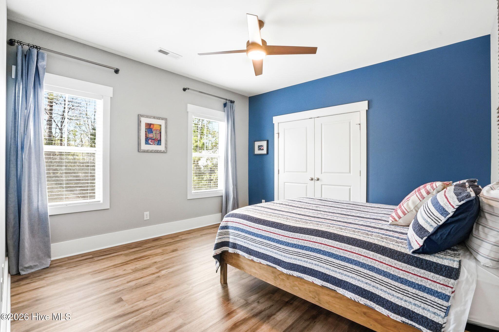 100565220 | Photo 45