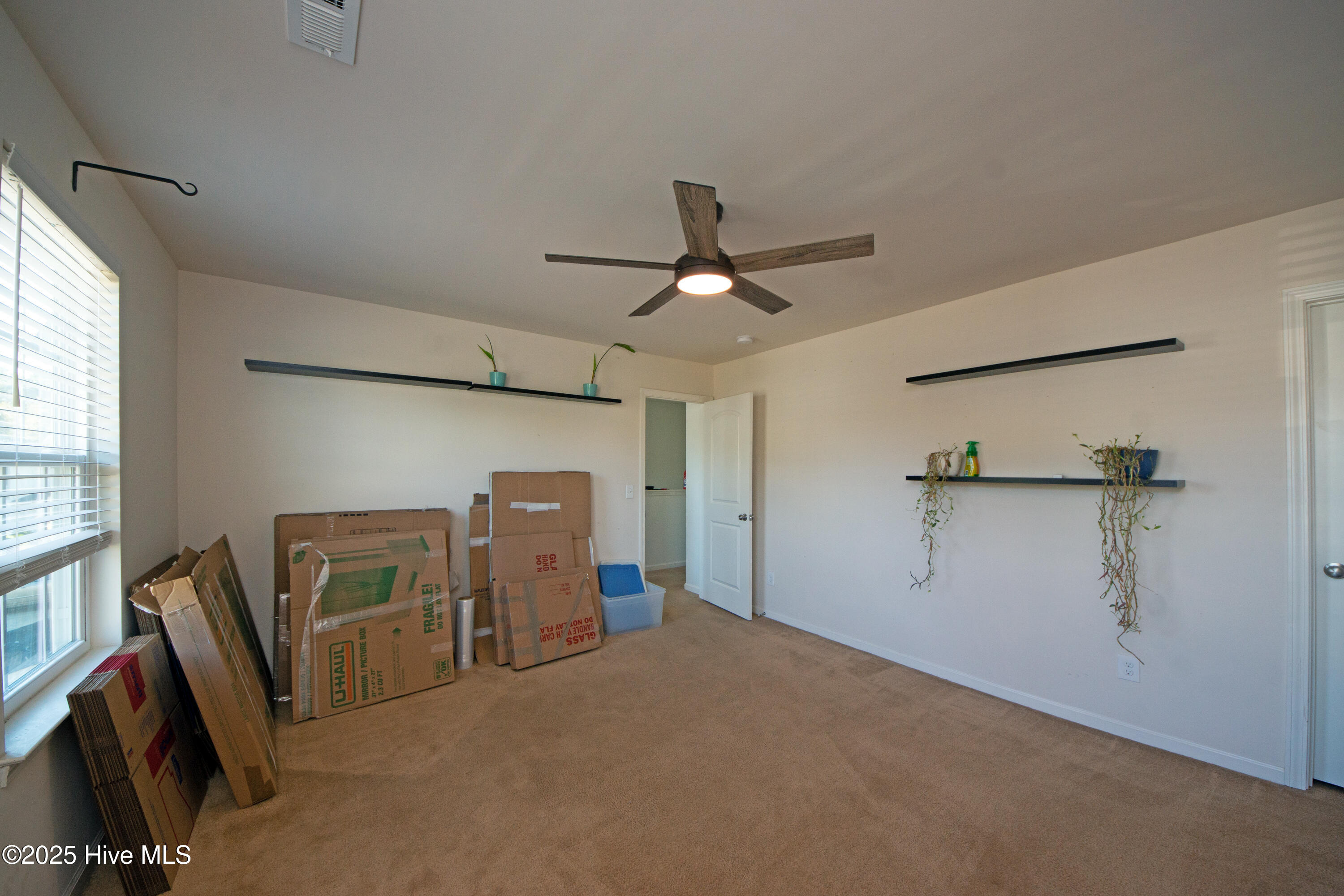 100542211 | Photo 42