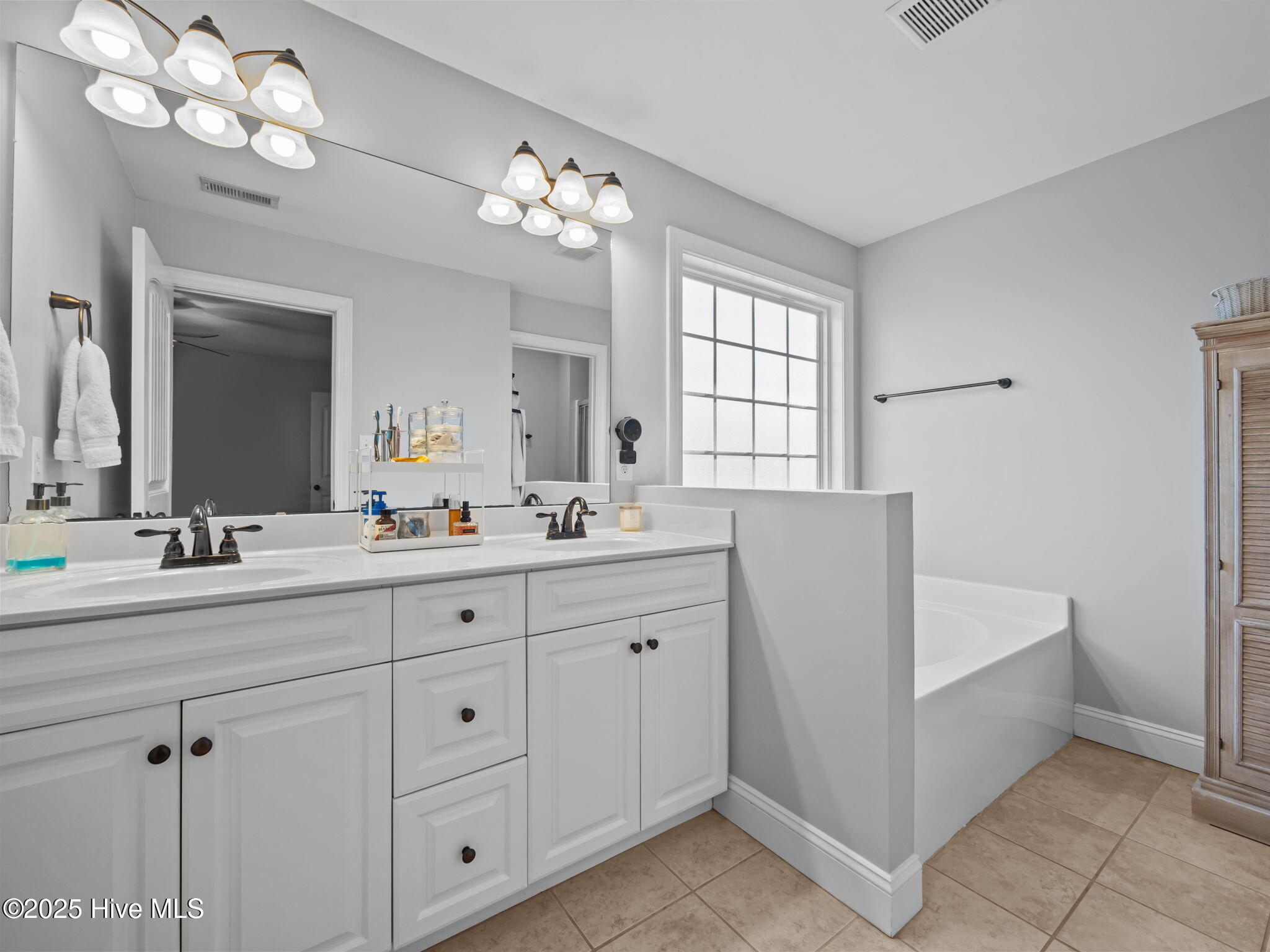 100546658 | Photo 24