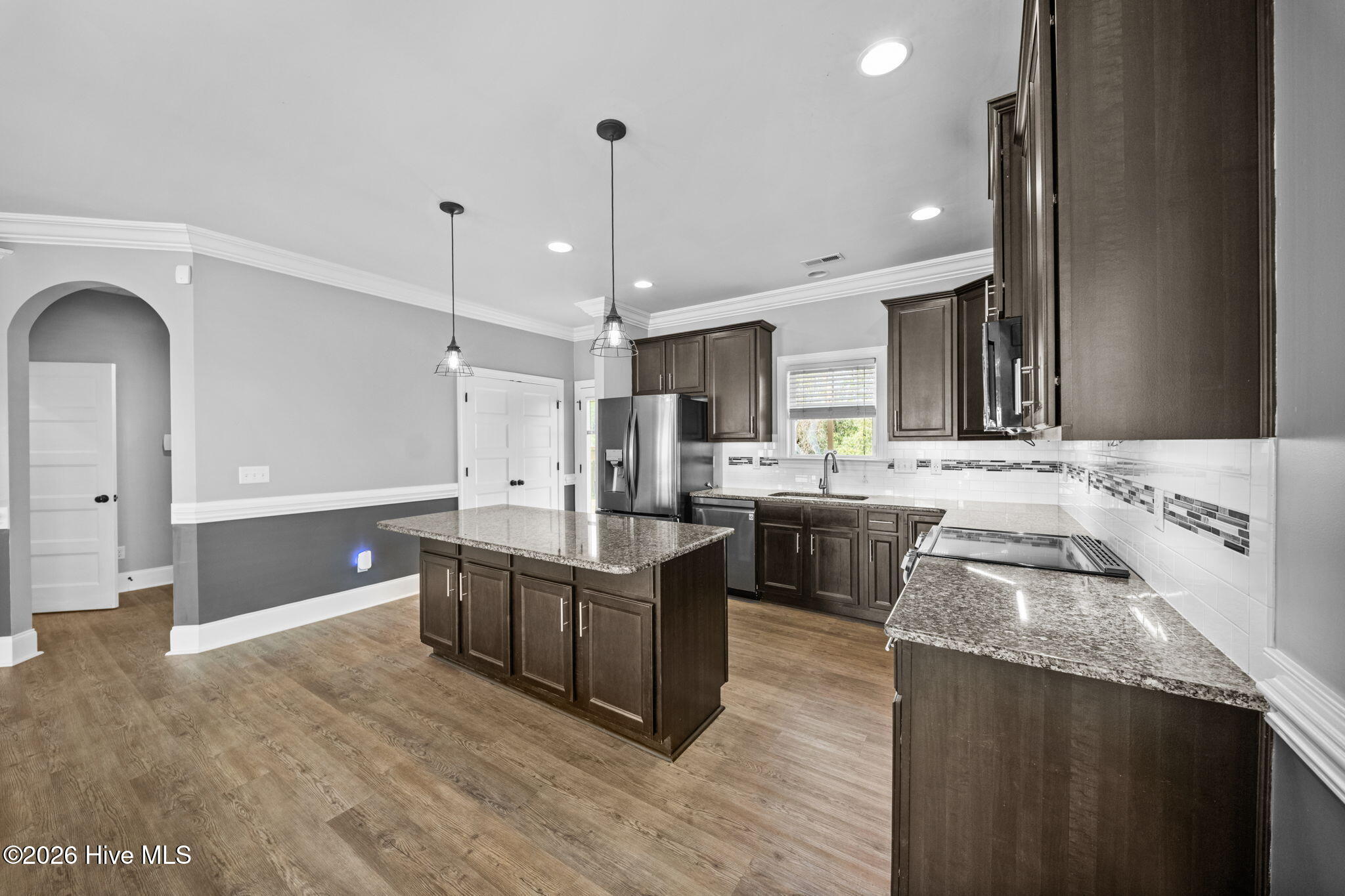 100565023 | Photo 11