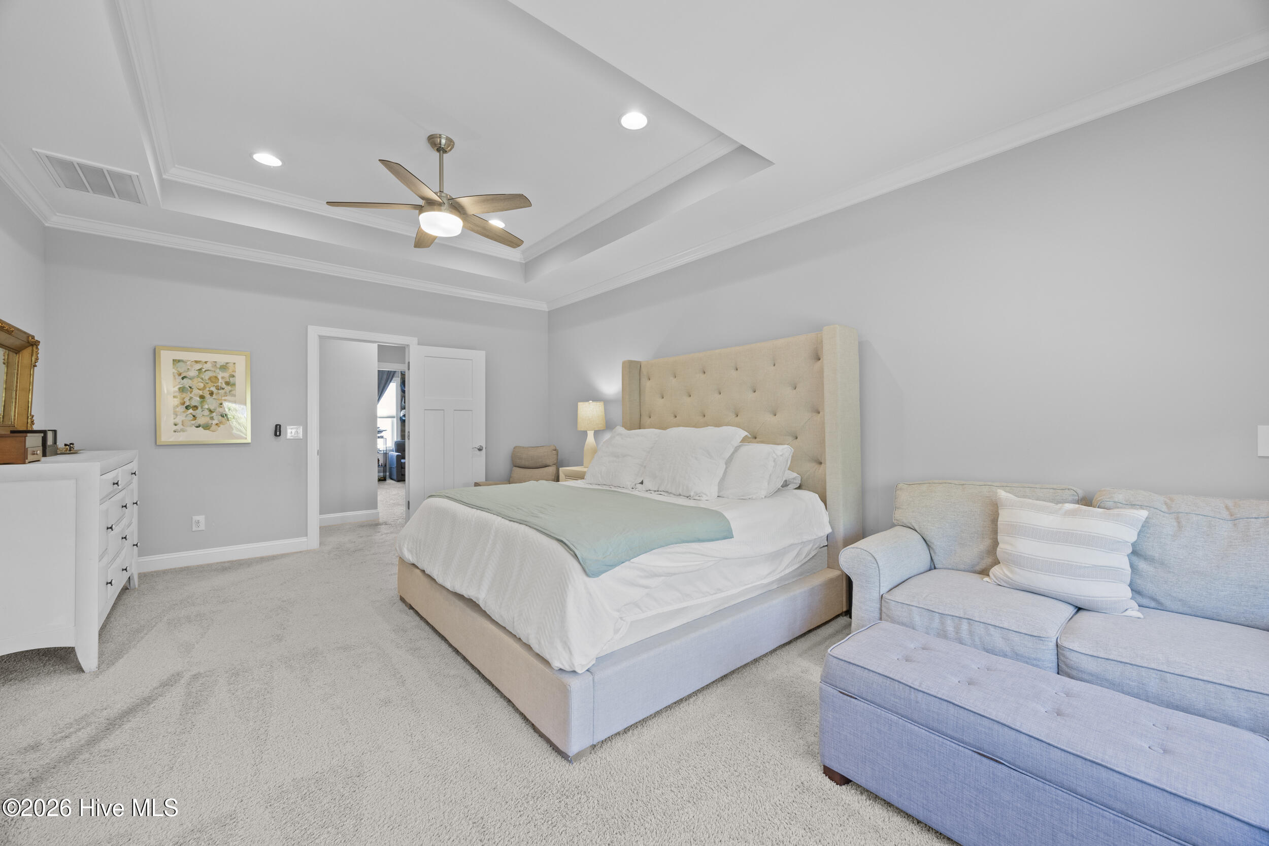 100570298 | Photo 24