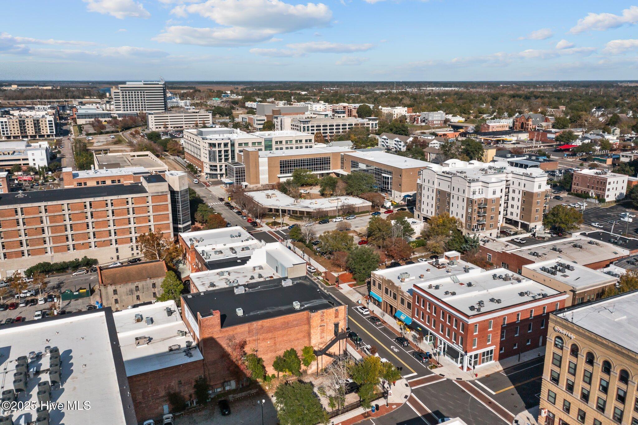 100543966 | Photo 47