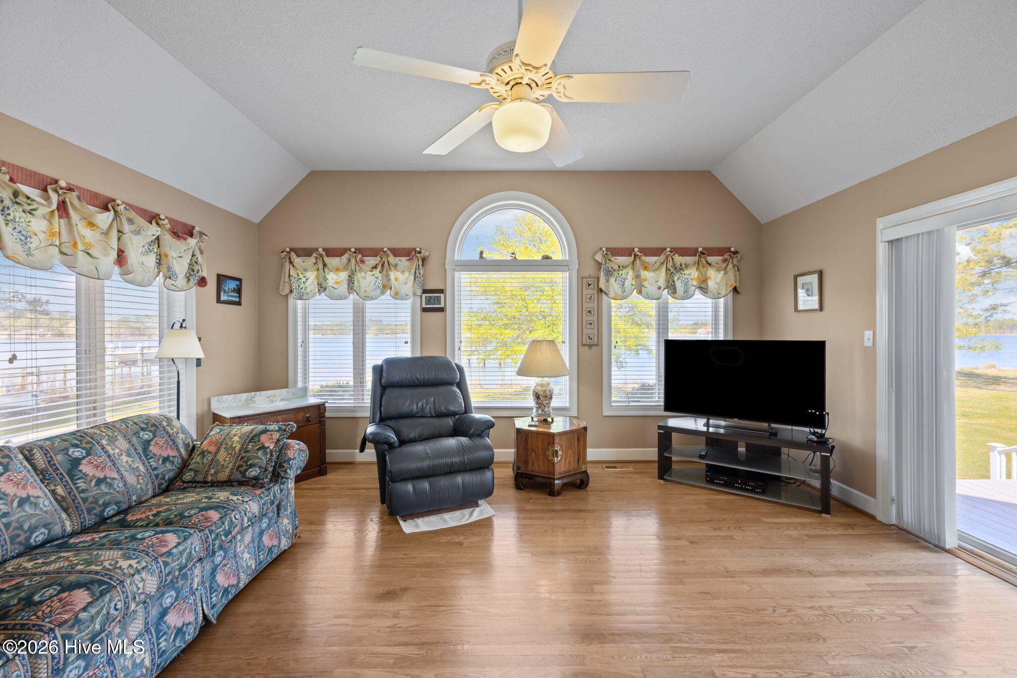 609 Mills Road,Oriental