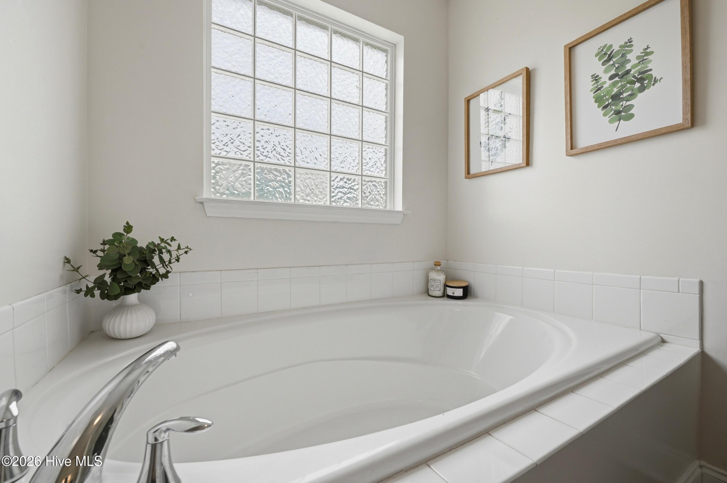 100565195 | Photo 23