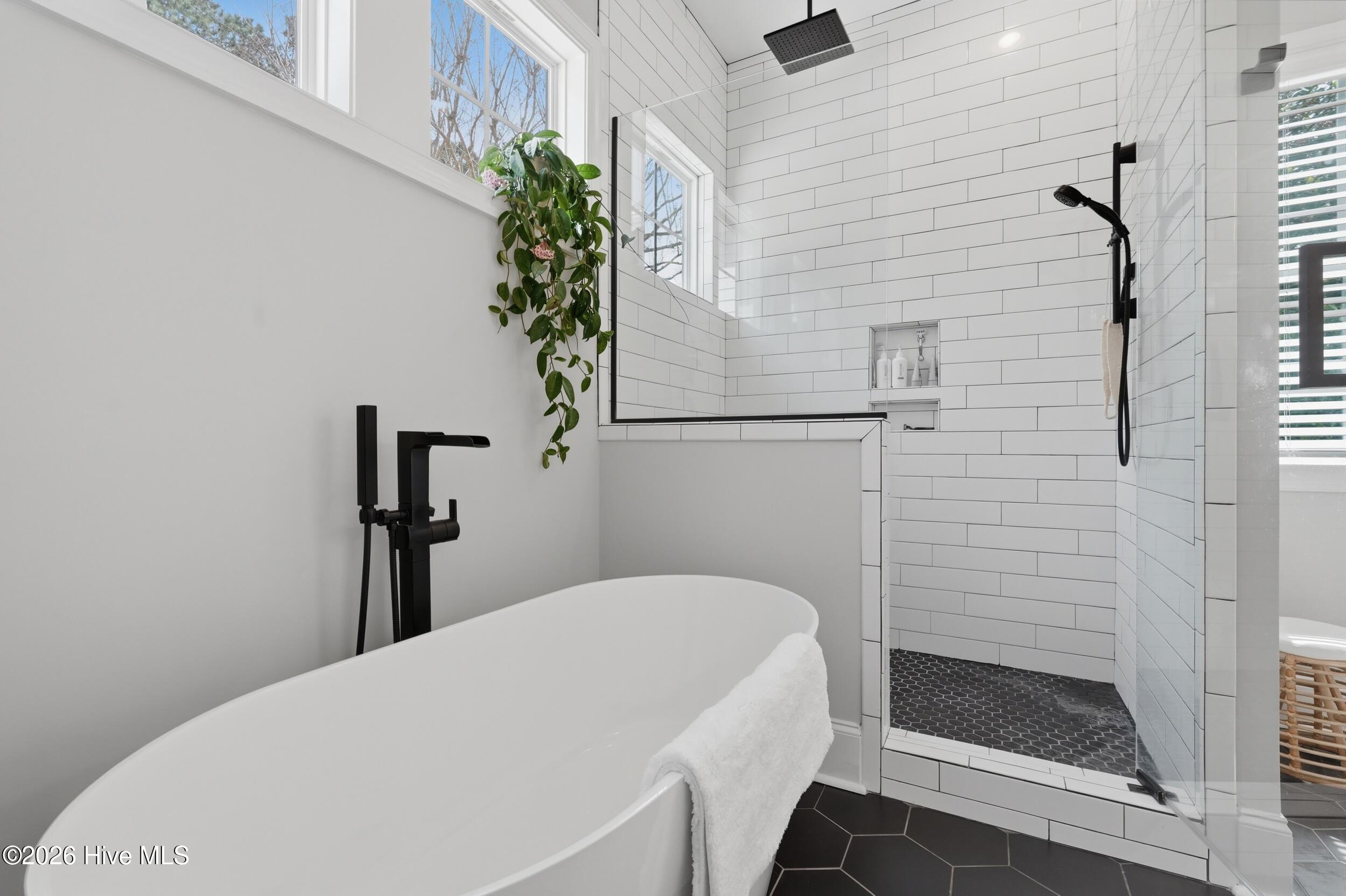 100562454 | Photo 27