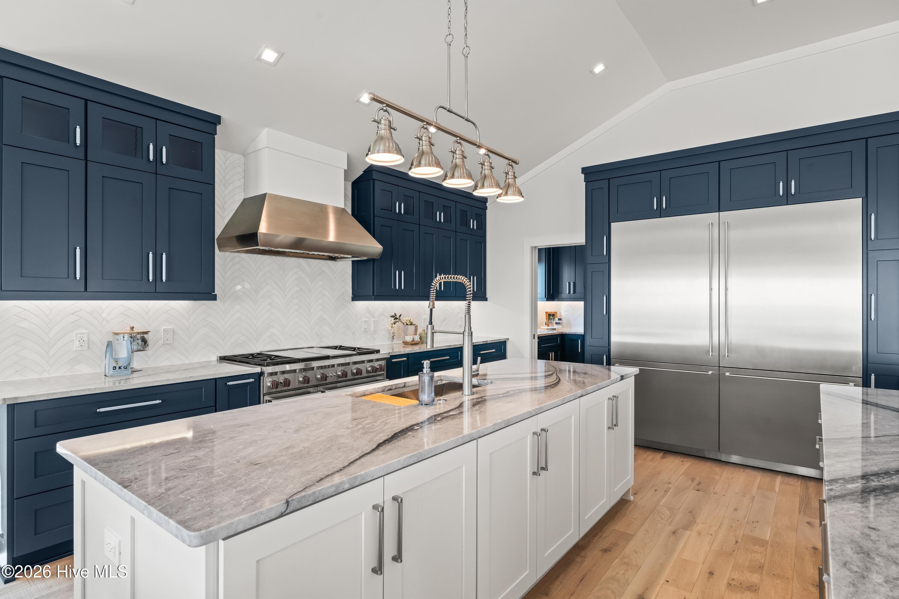 100558368 | Photo 16