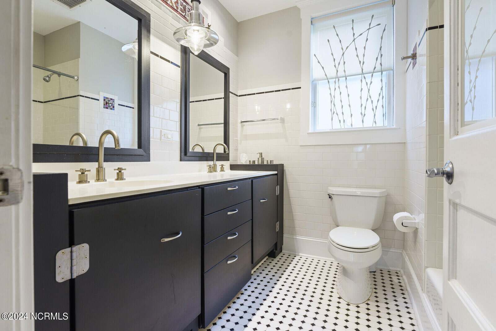 100512715 | Photo 17