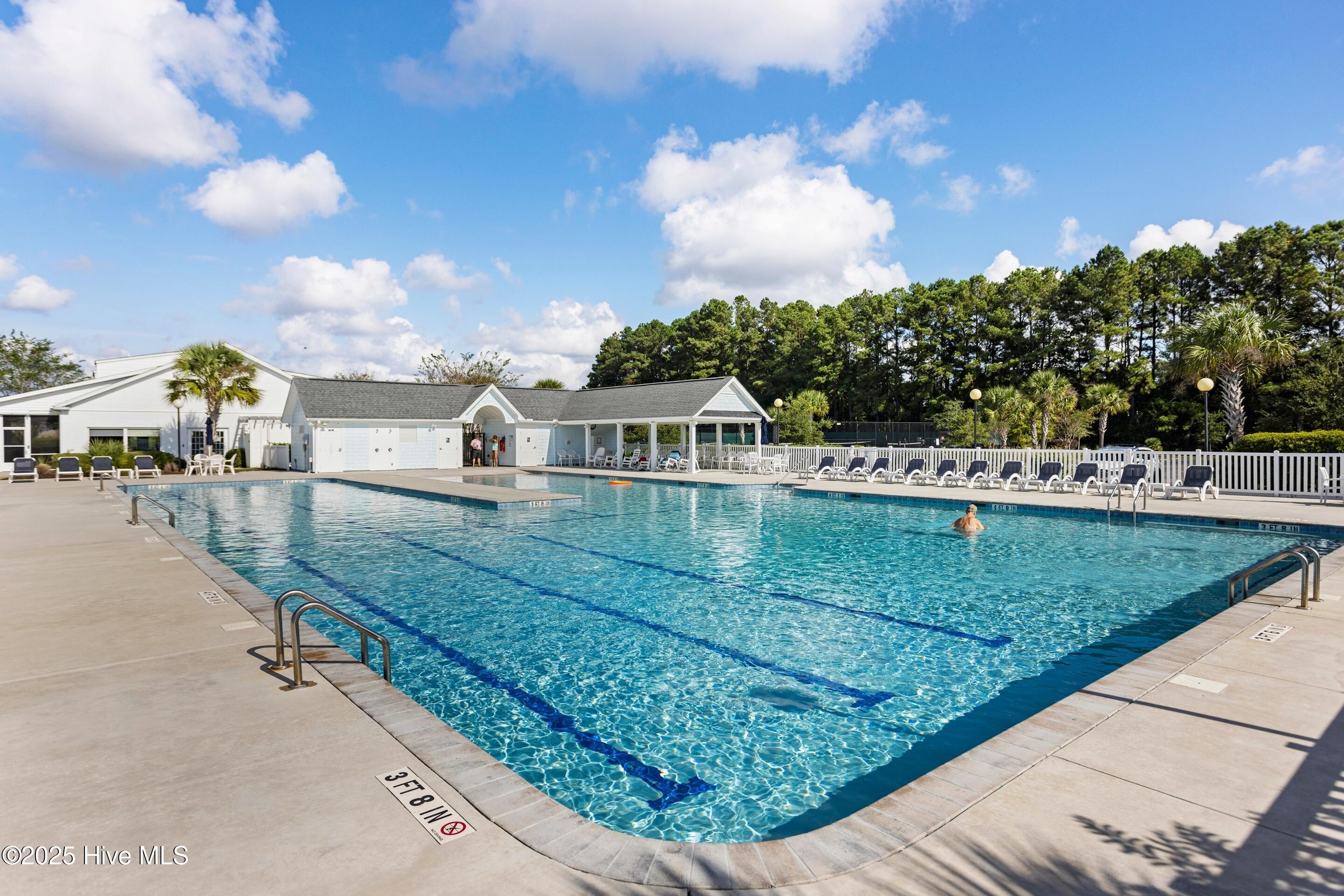 100525343 | Photo 35