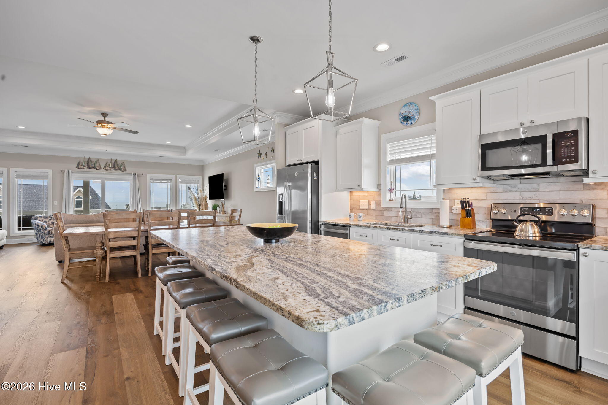 100565751 | Photo 23