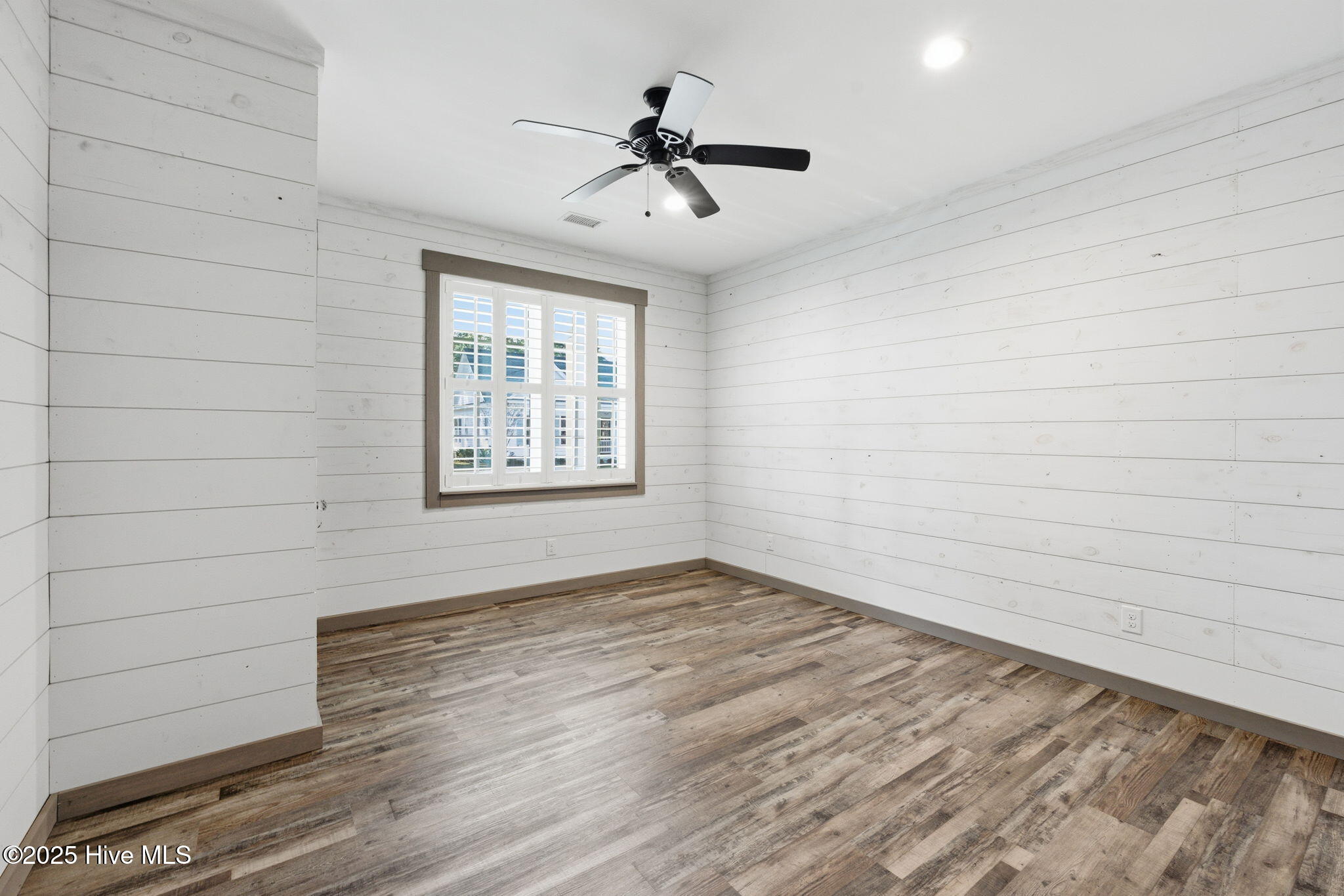 100535585 | Photo 122