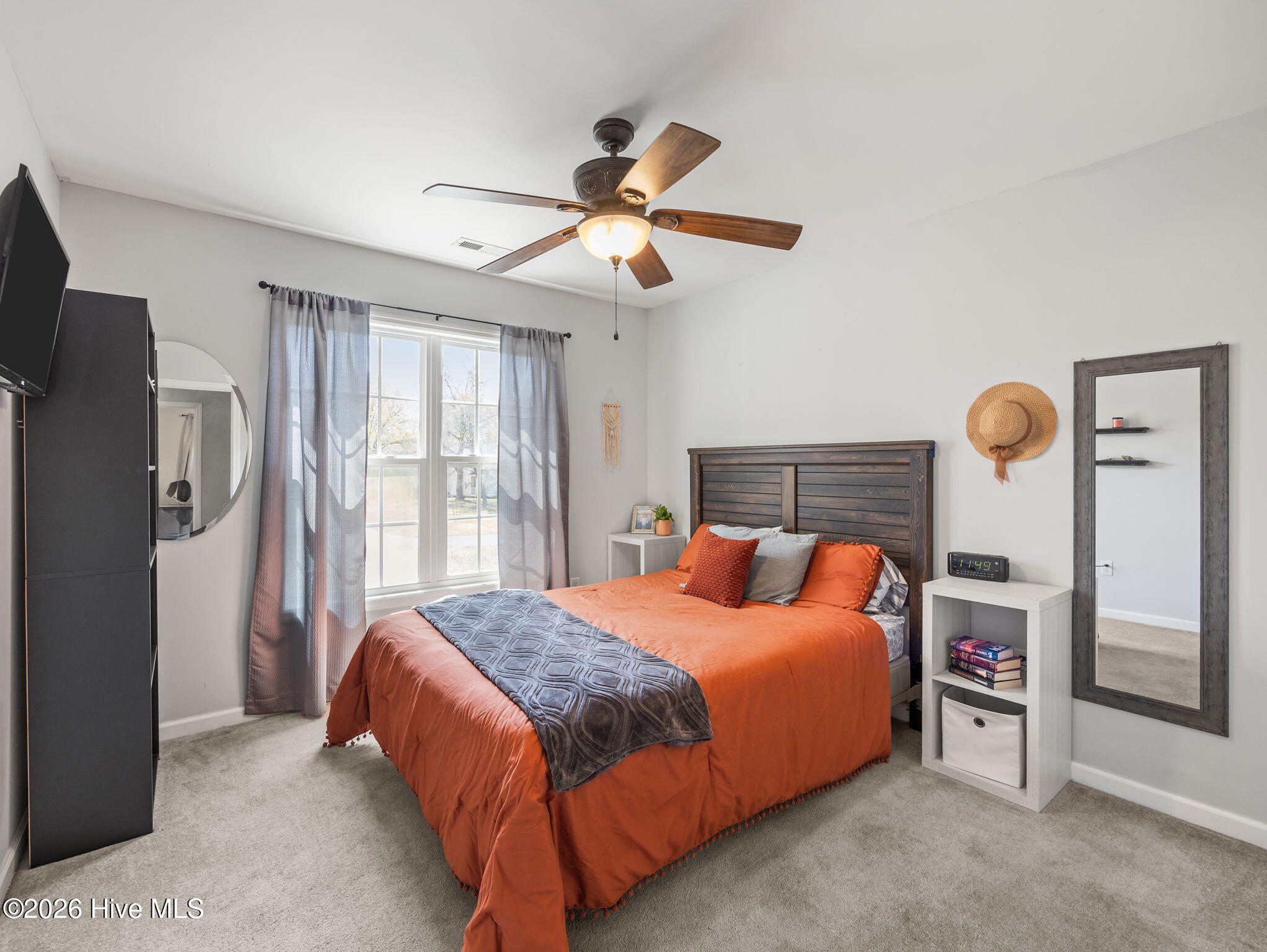 100562601 | Photo 33