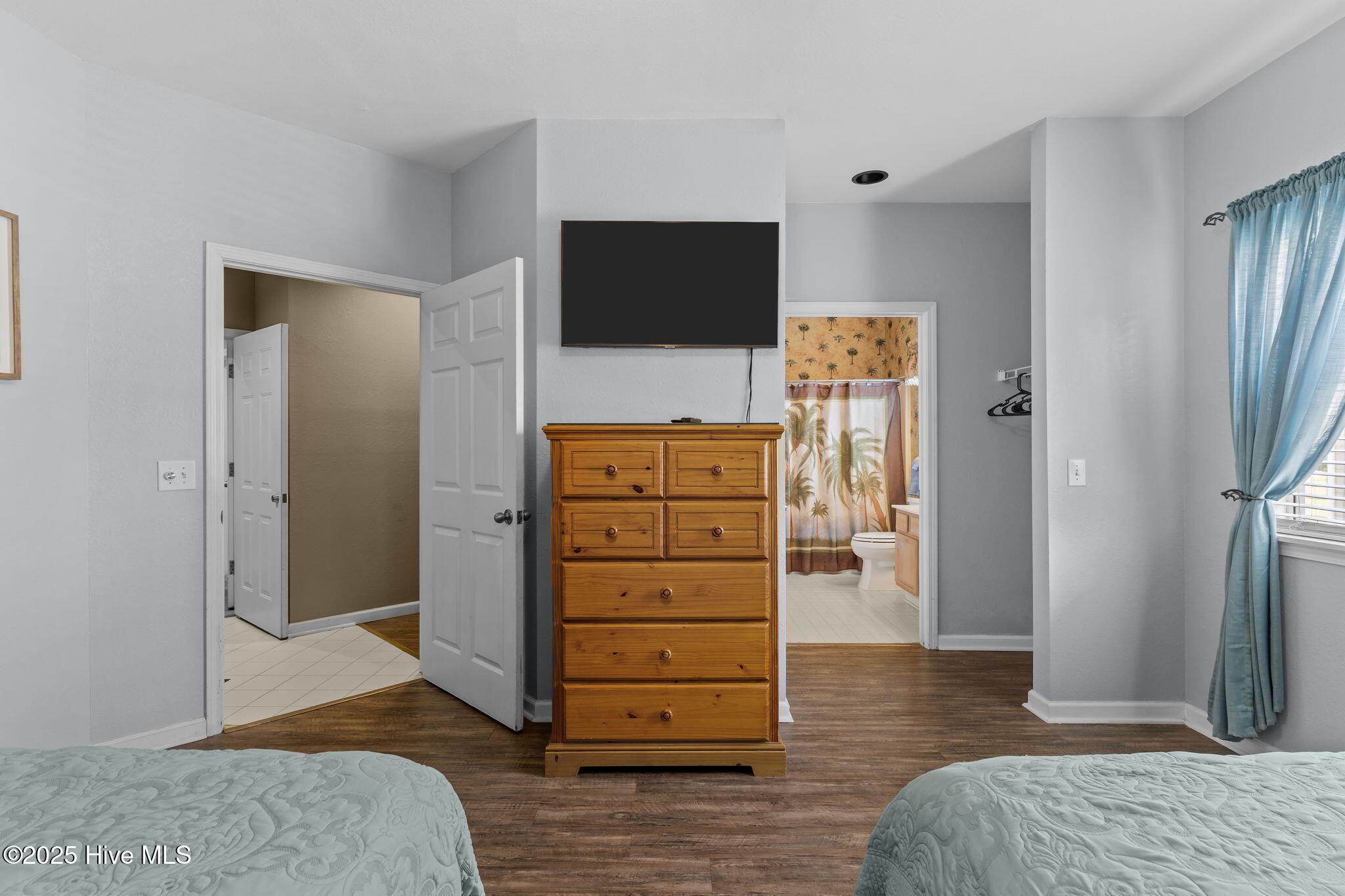 100528935 | Photo 25