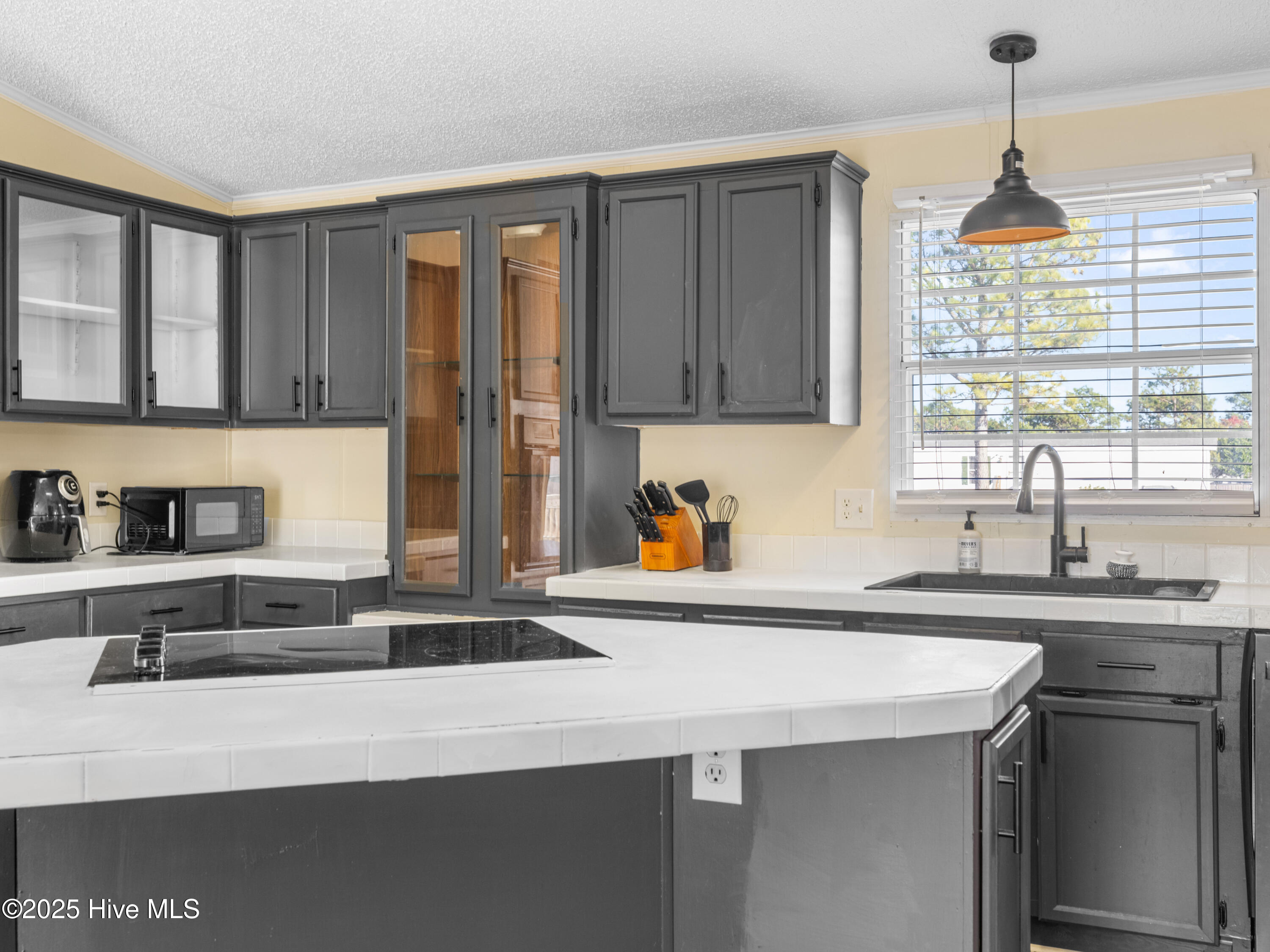 100540090 | Photo 22