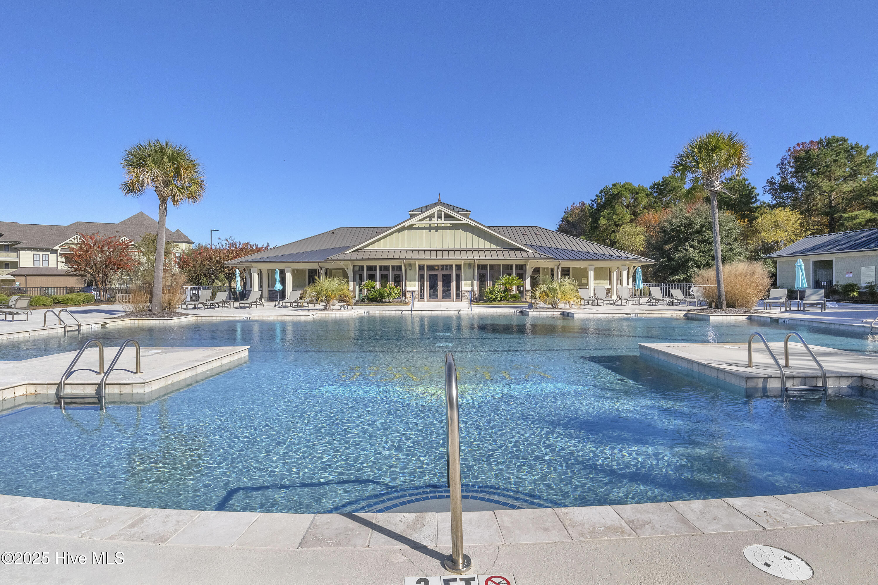 100541571 | Photo 38