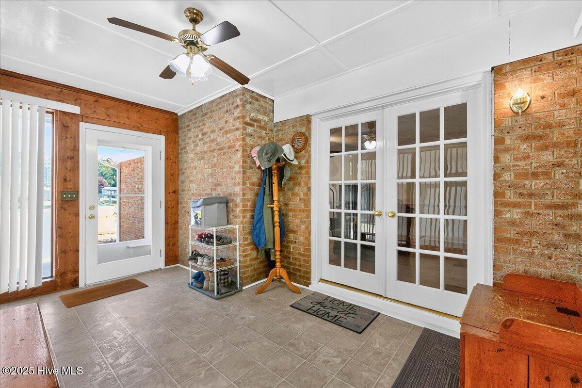 100533045 | Photo 43