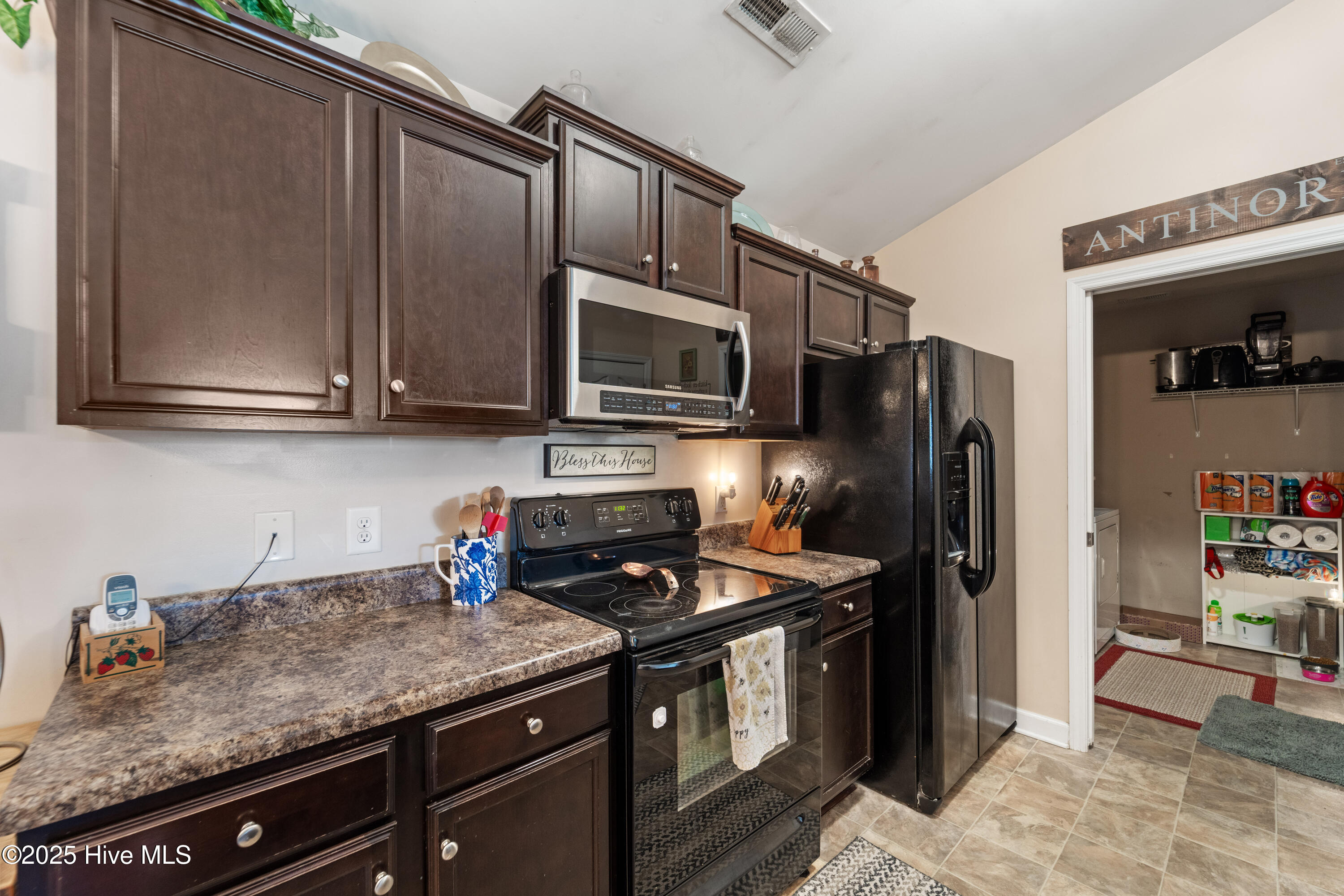 100542188 | Photo 11