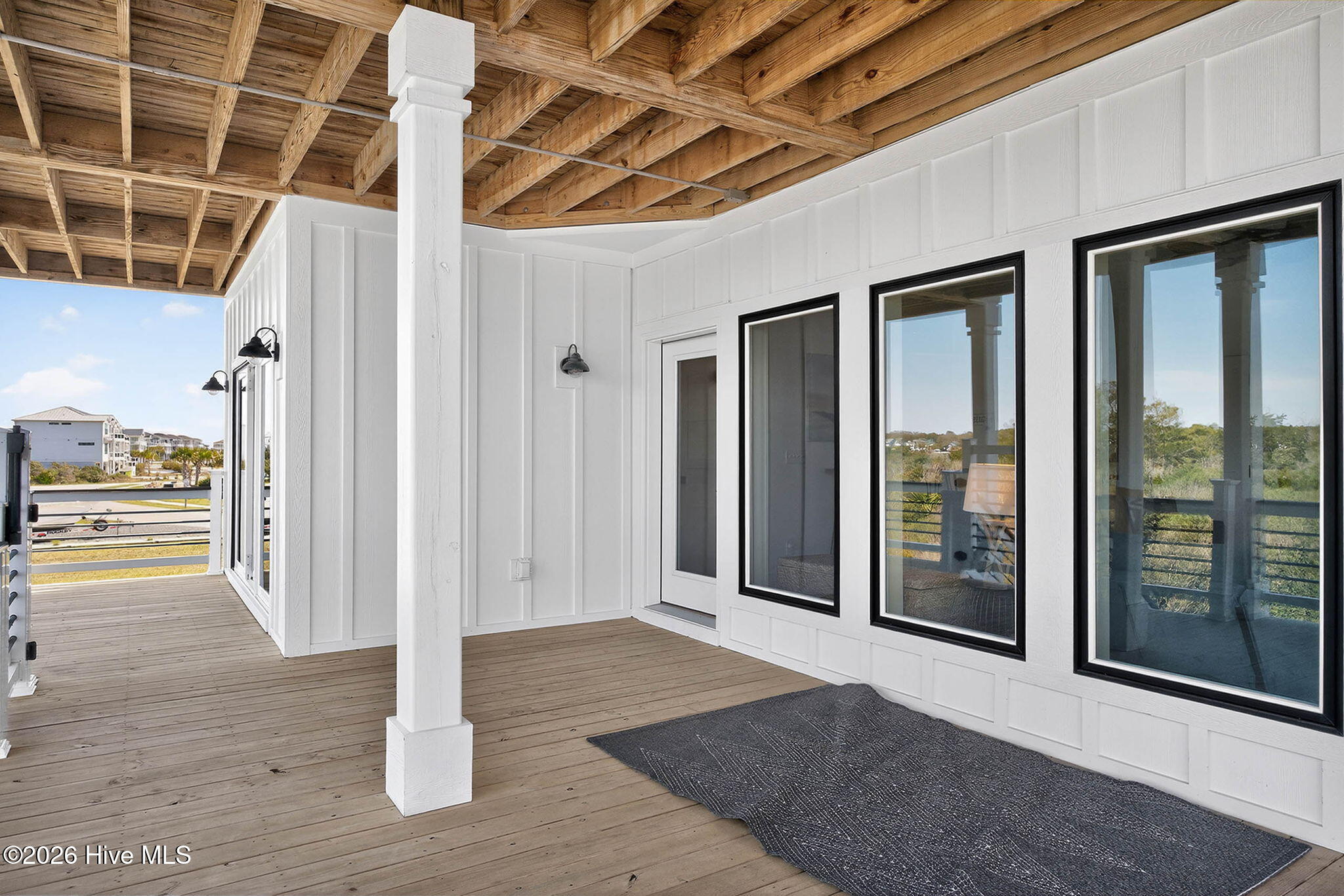 100561676 | Photo 38