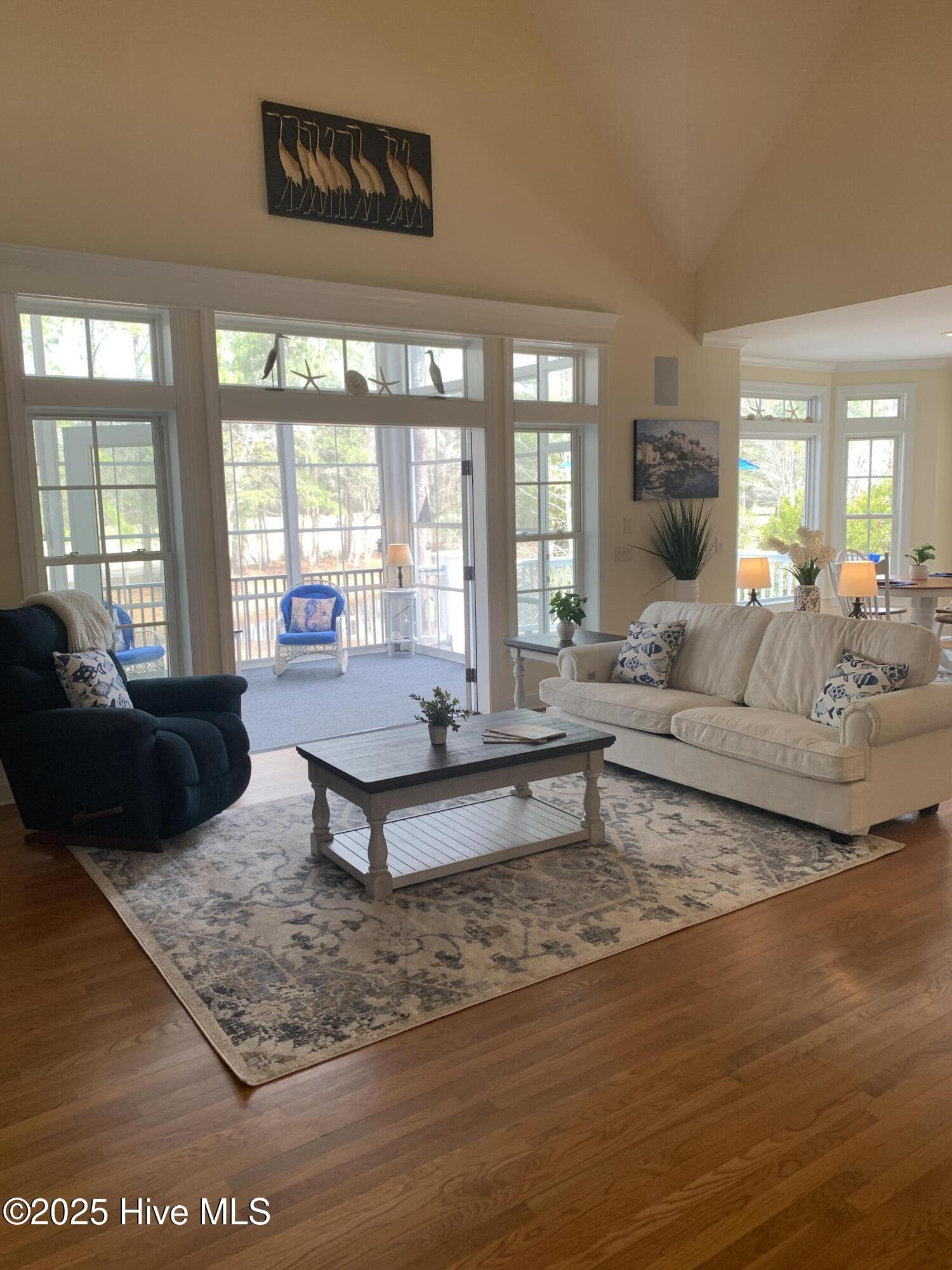 100493610 | Photo 42