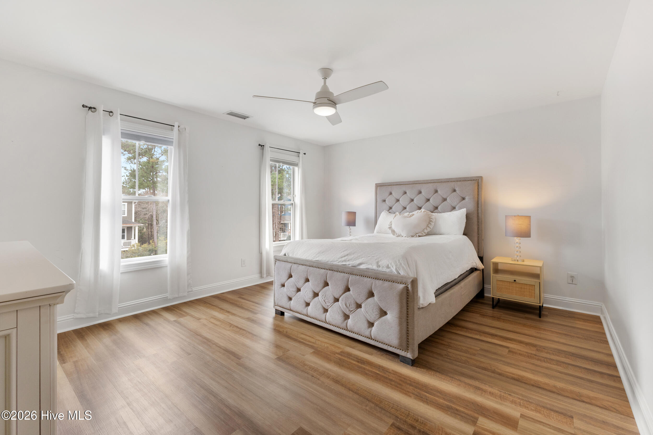 100557011 | Photo 29