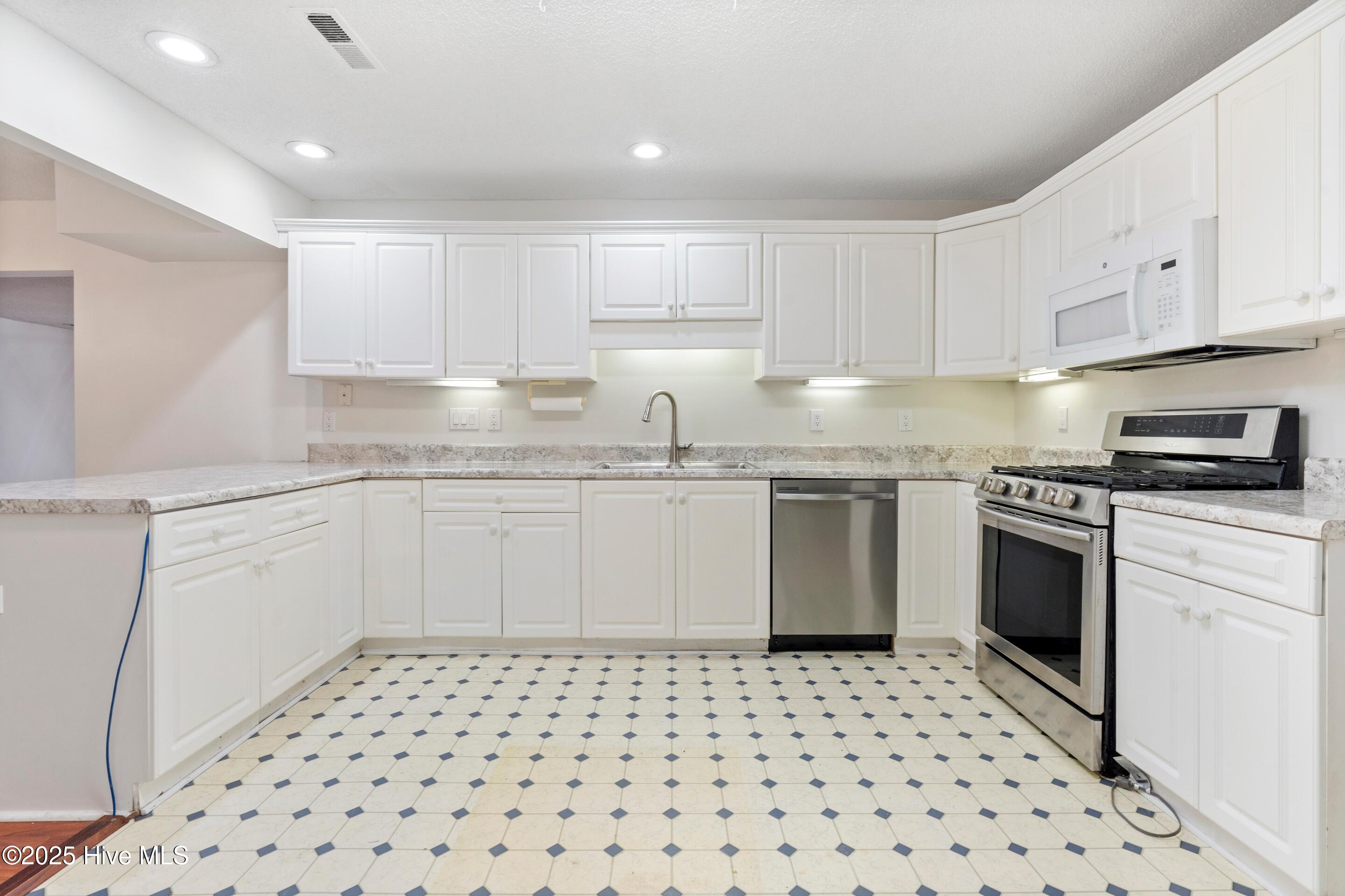 100522461 | Photo 18