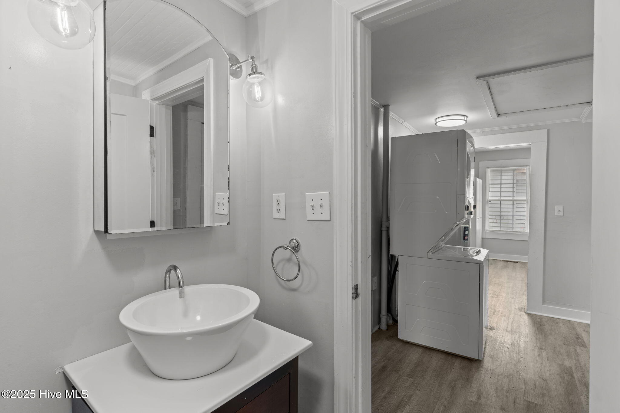 100542982 | Photo 36