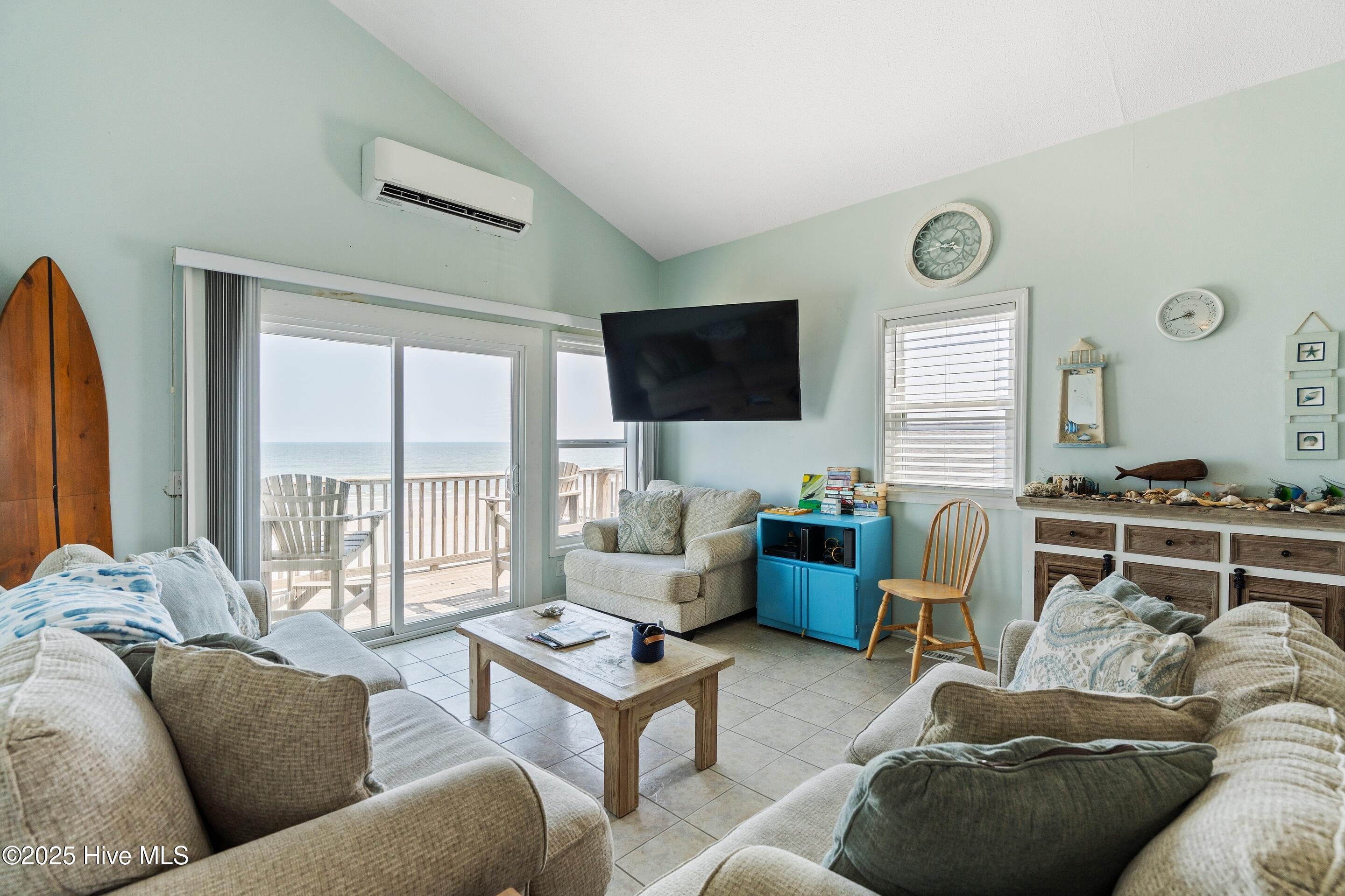 100514835 | Photo 46