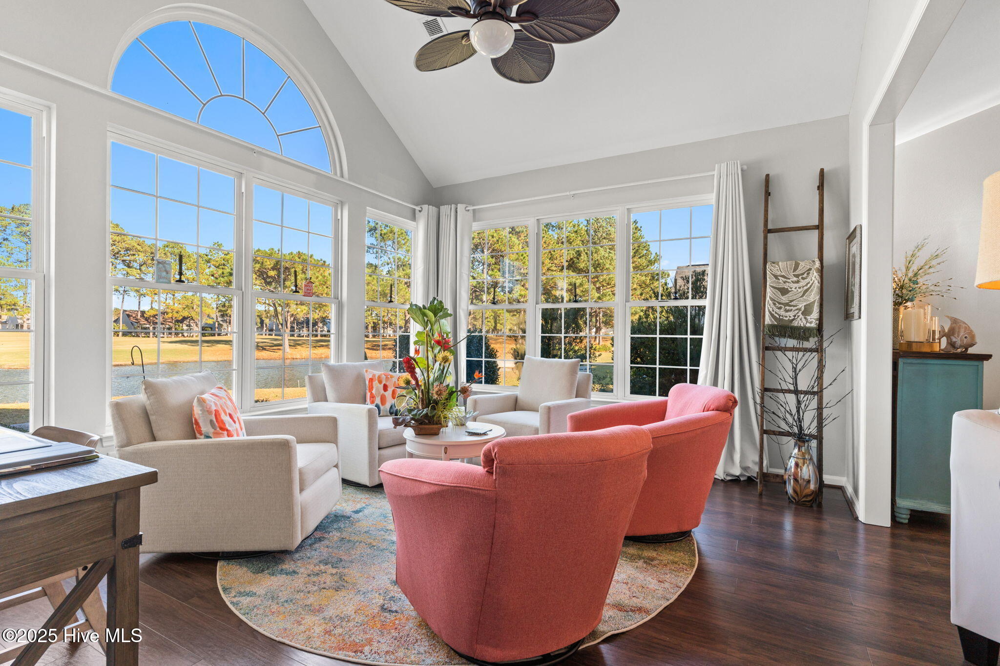 100543261 | Photo 17