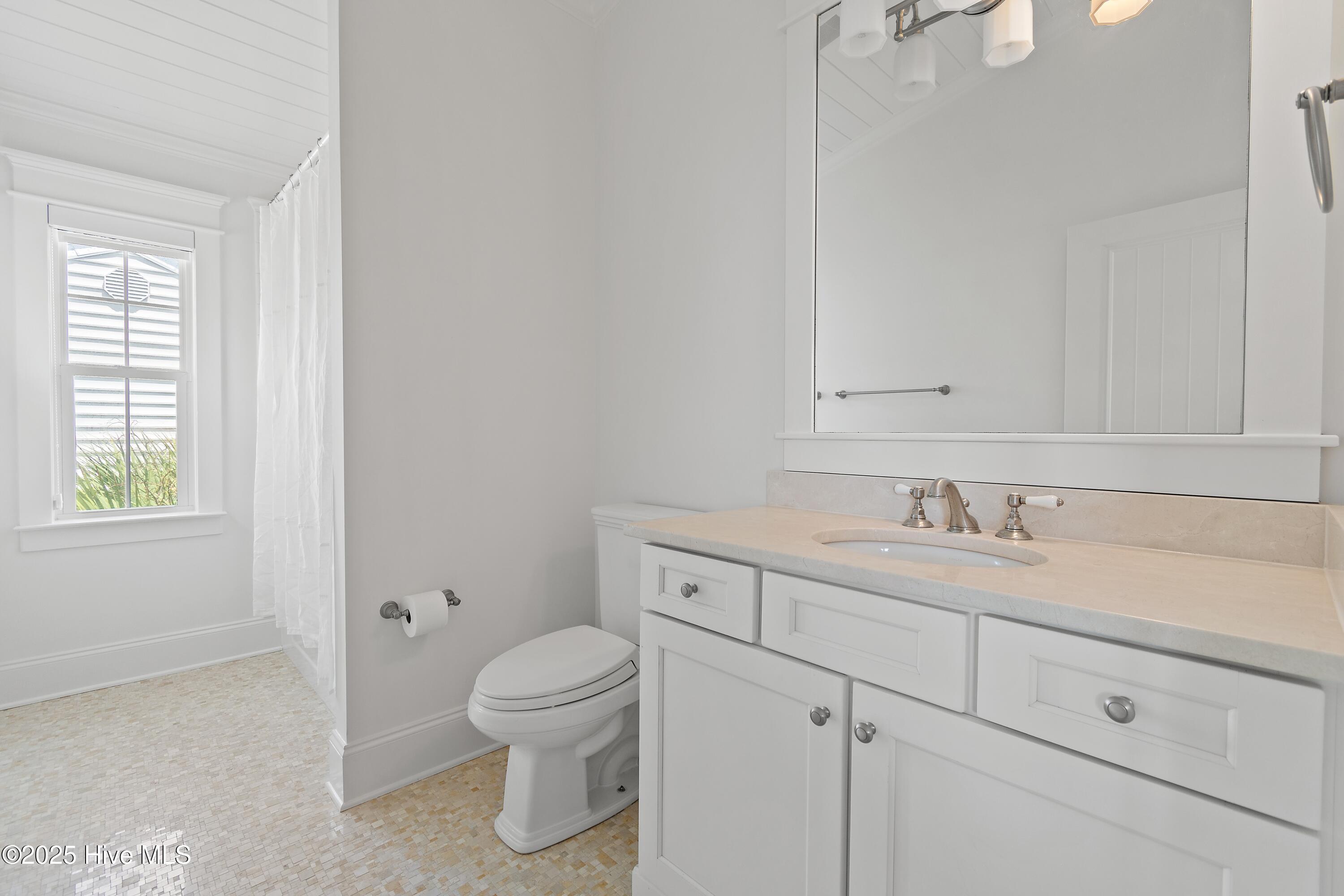 100519693 | Photo 45