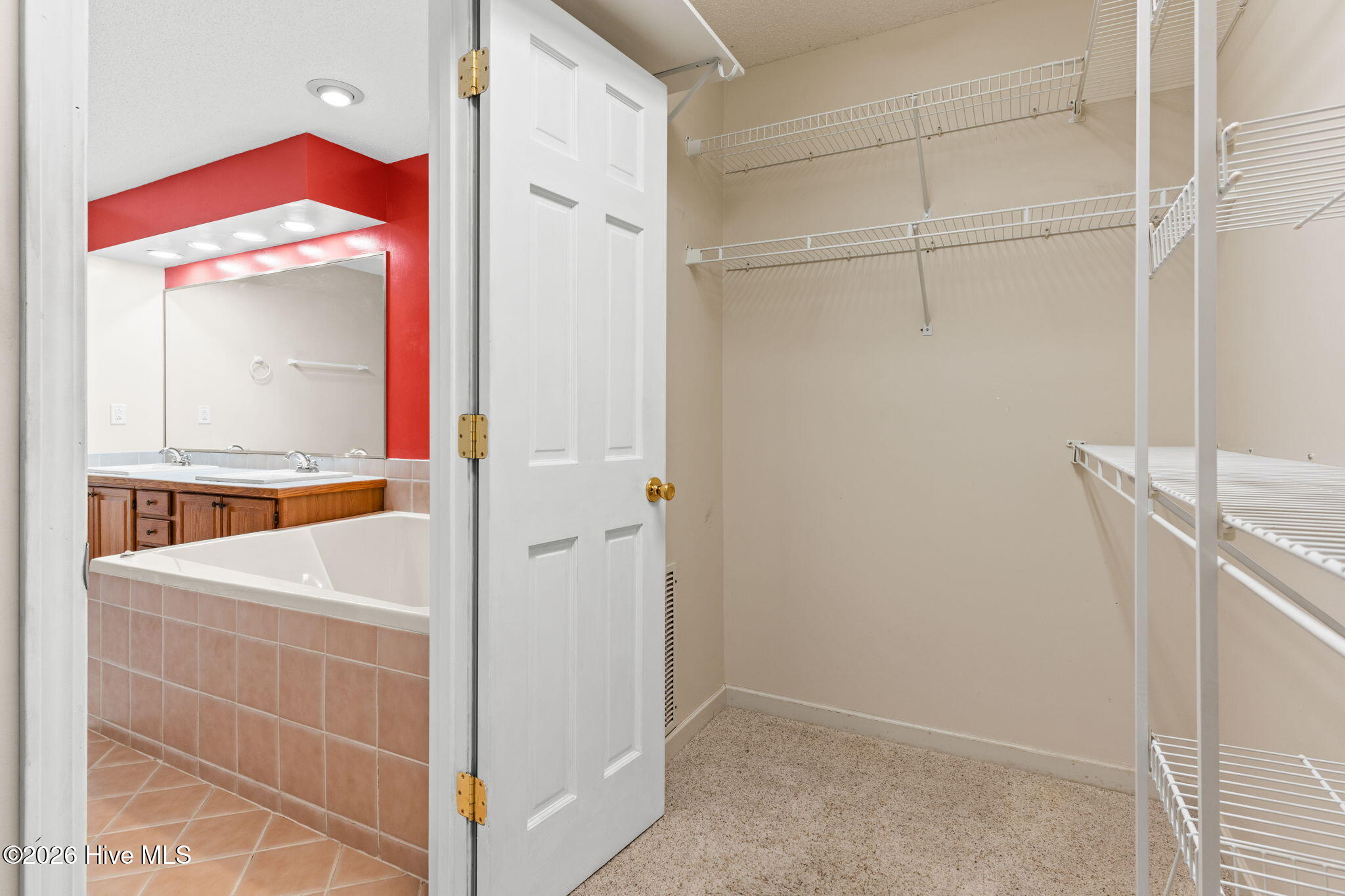 100548556 | Photo 24