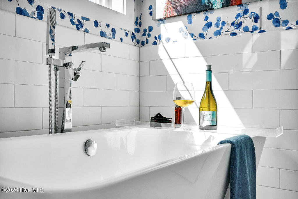 100561148 | Photo 34