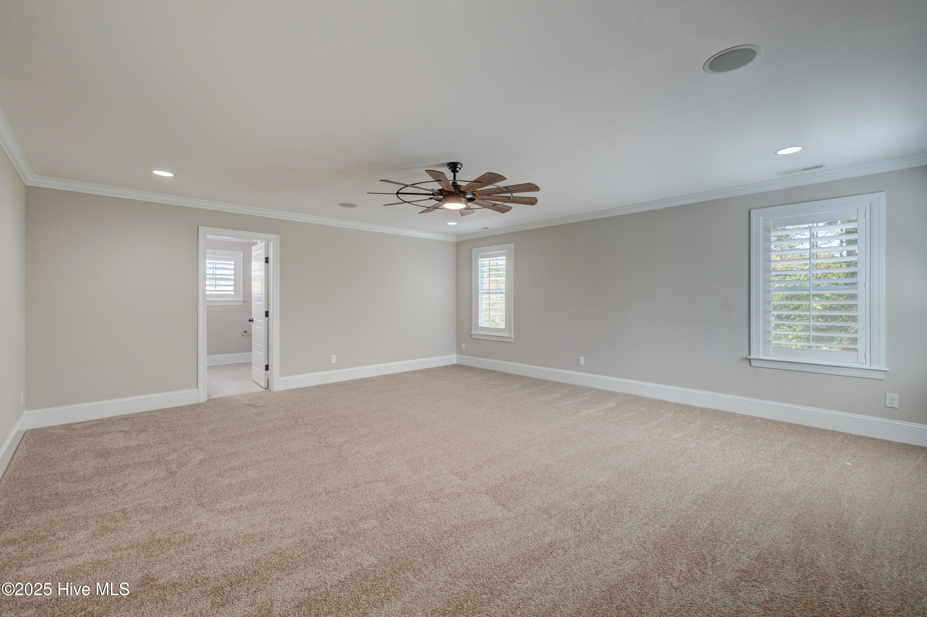 100496540 | Photo 48