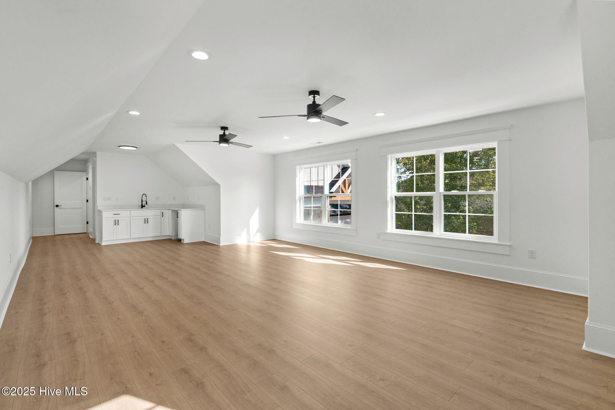 100535498 | Photo 42