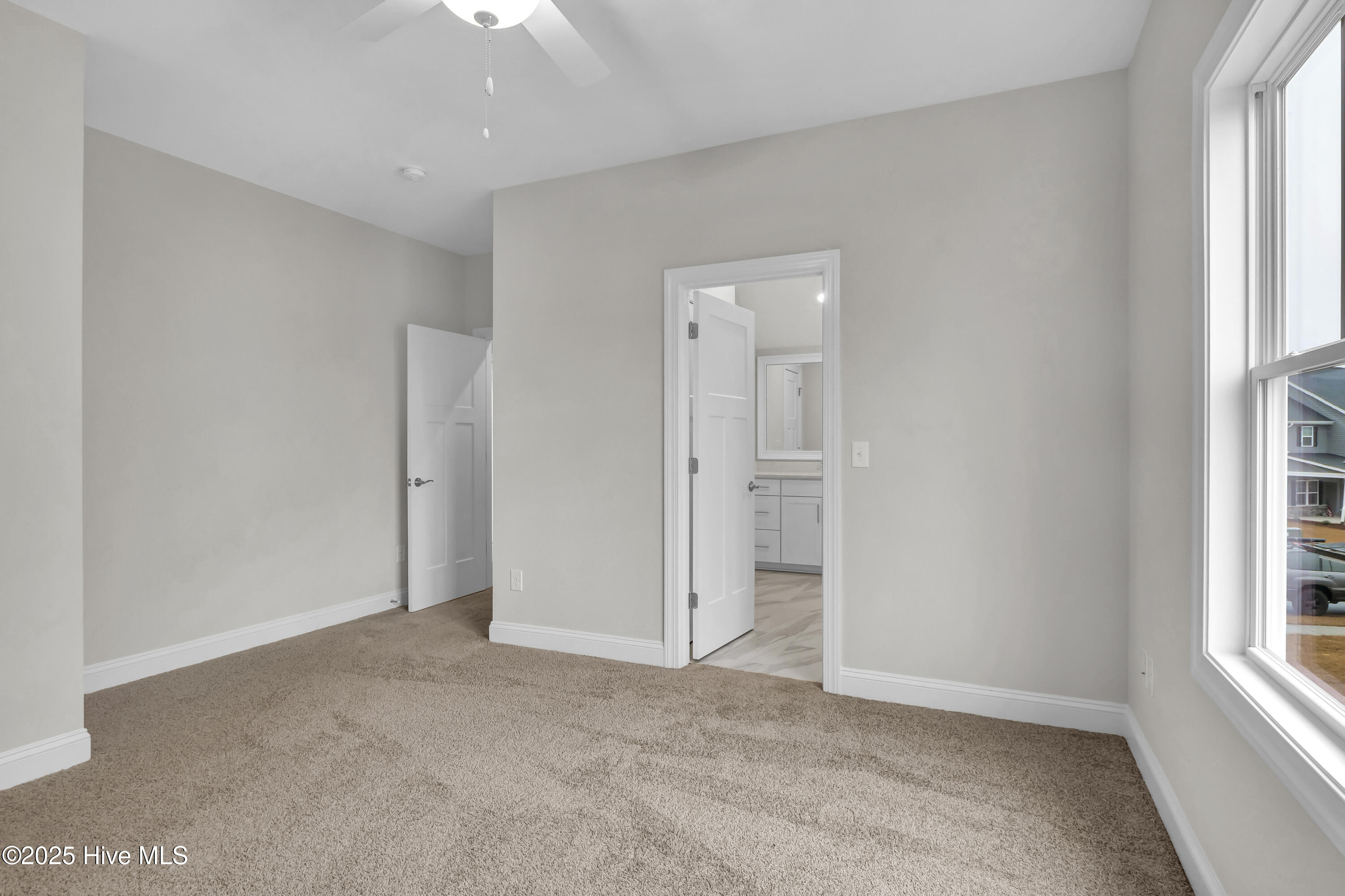 100477077 | Photo 26