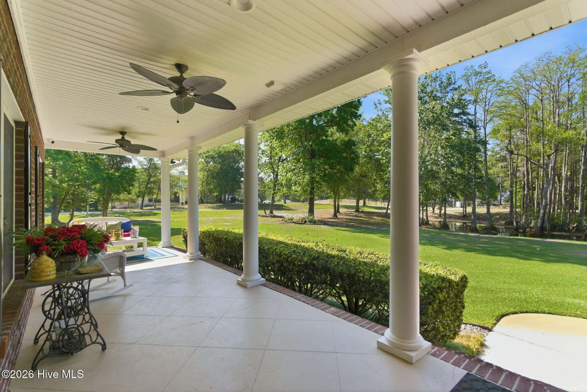 100570615 | Photo 76