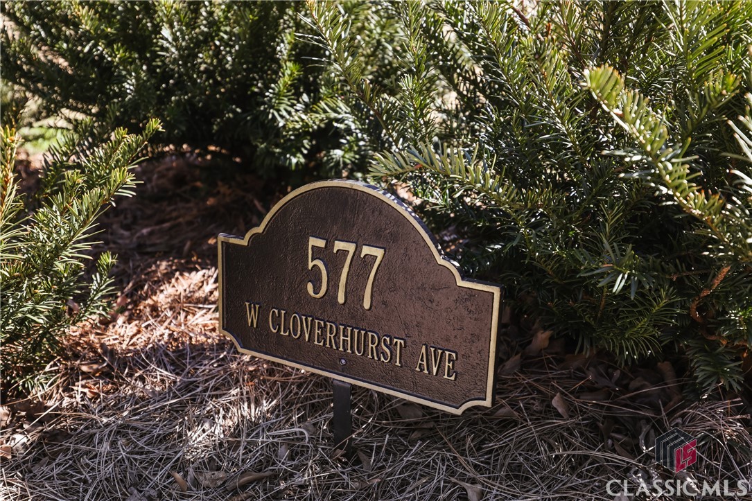 577 Cloverhurst Avenue W