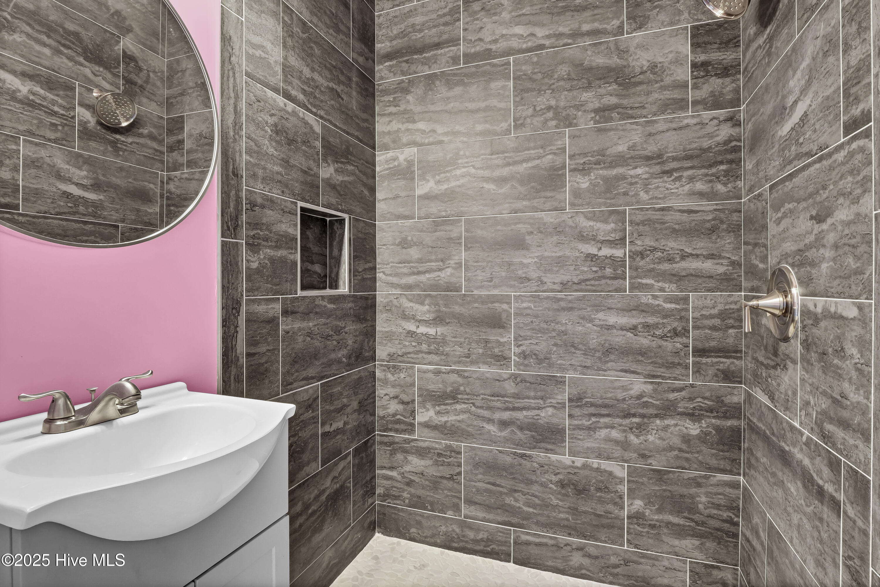 100529895 | Photo 39