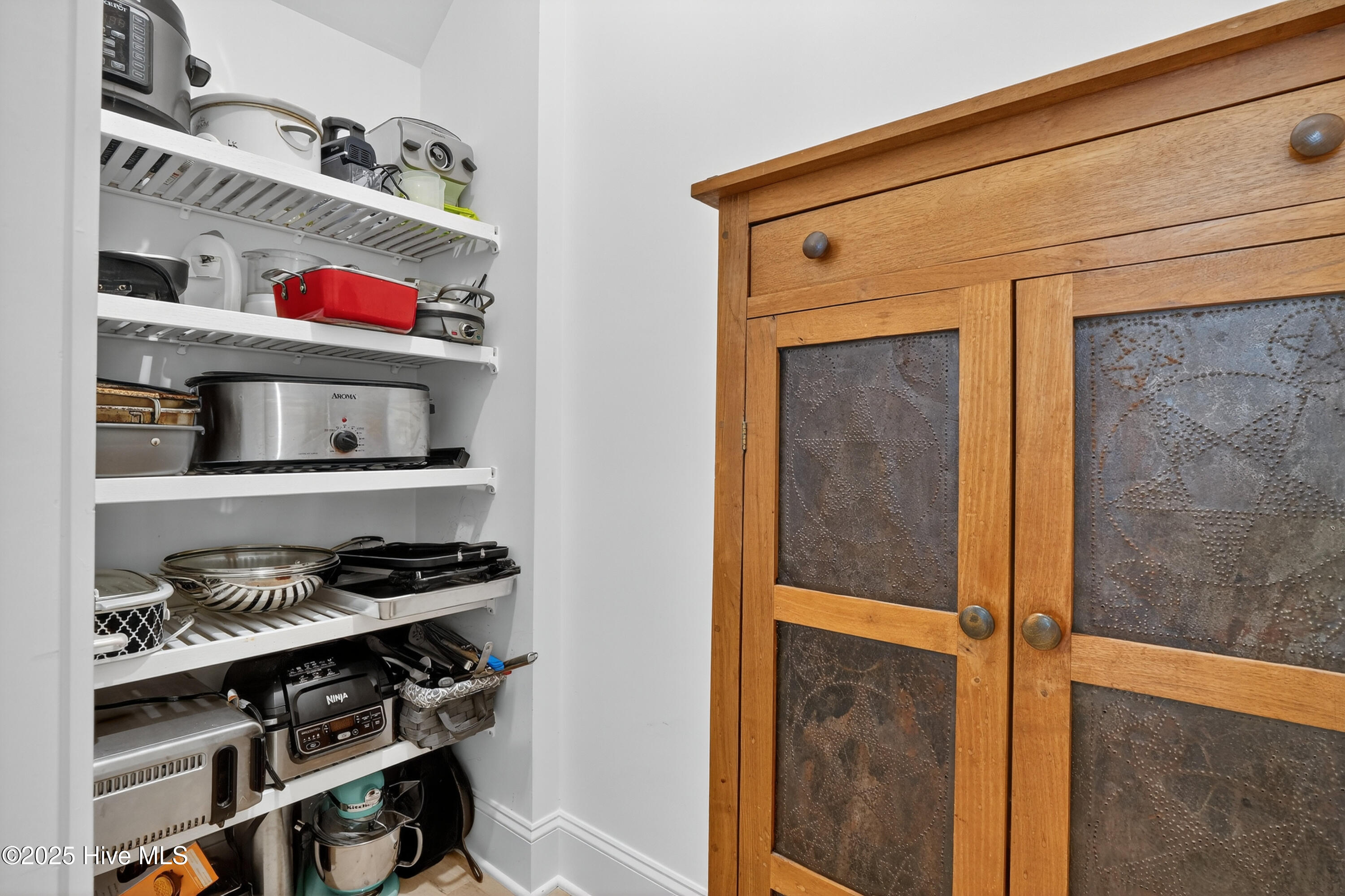 100523935 | Photo 33