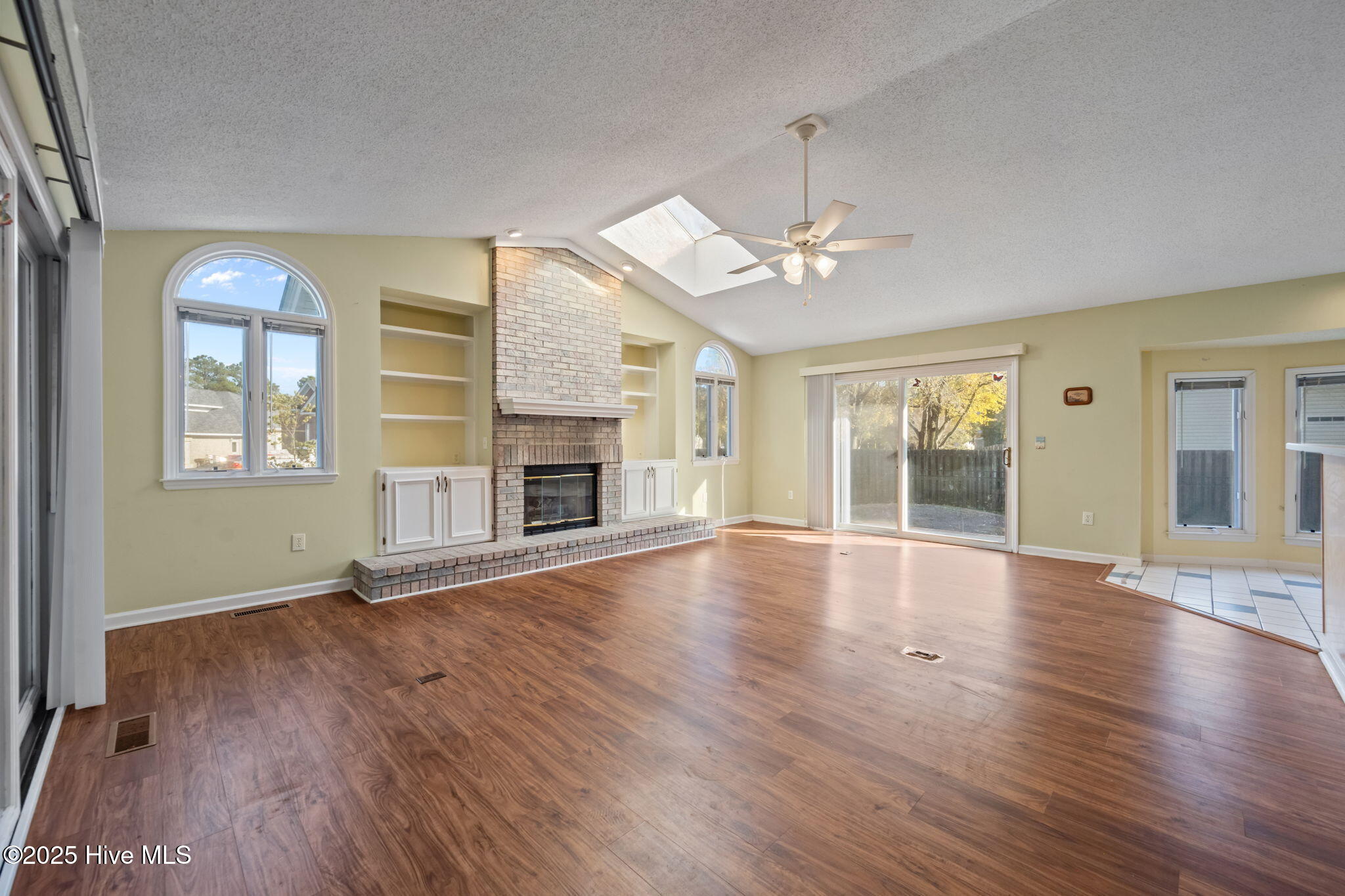 100542327 | Photo 21