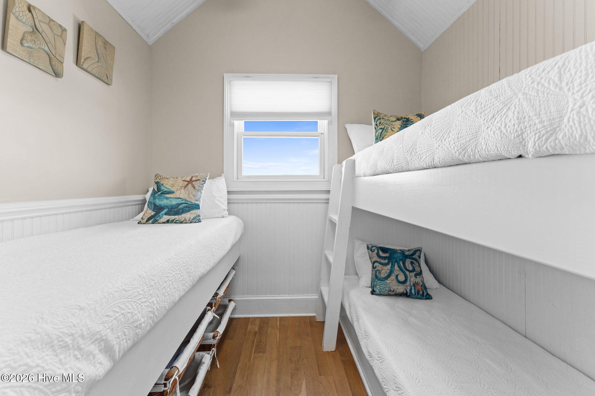 100550186 | Photo 31