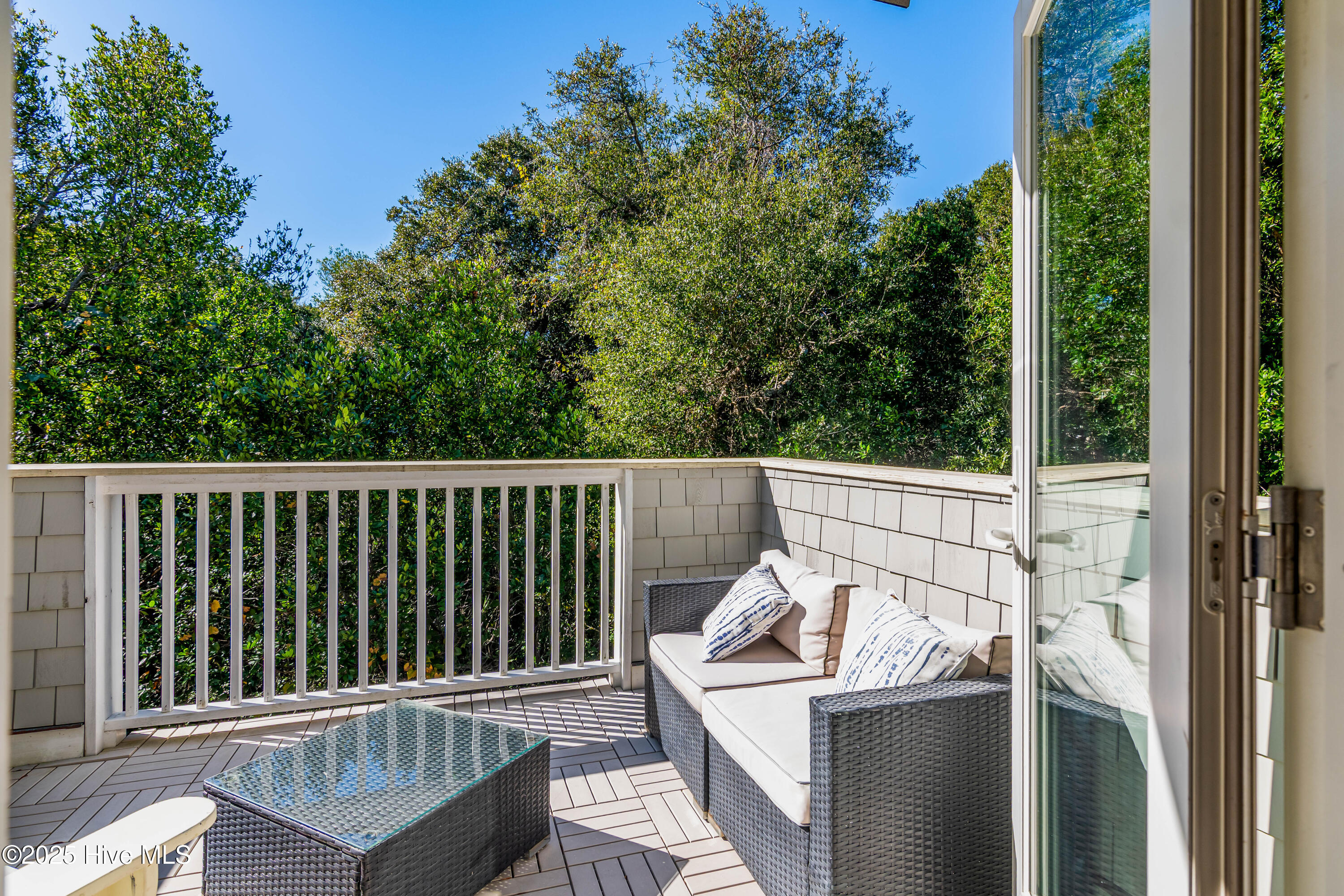 100530236 | Photo 54