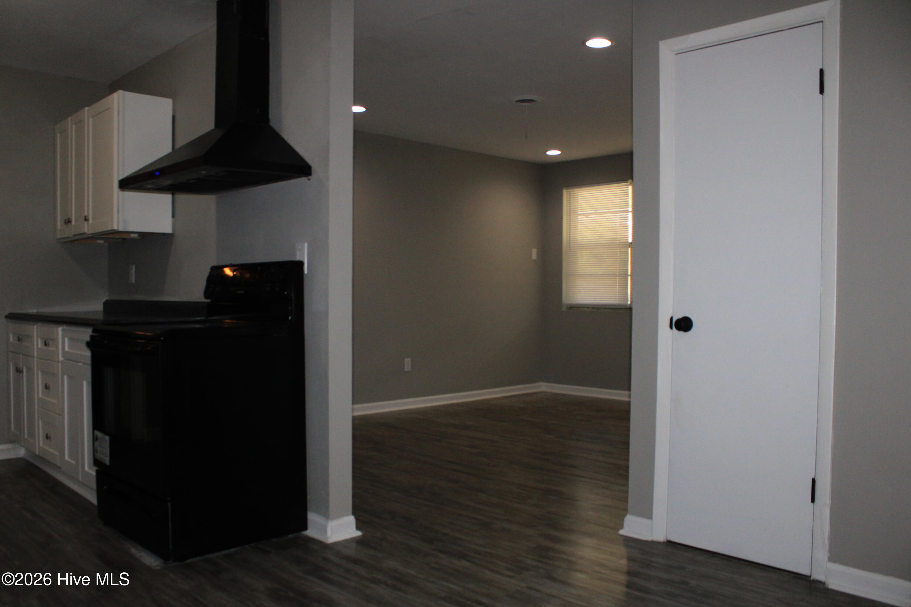Electric Range W/ Vent Hood